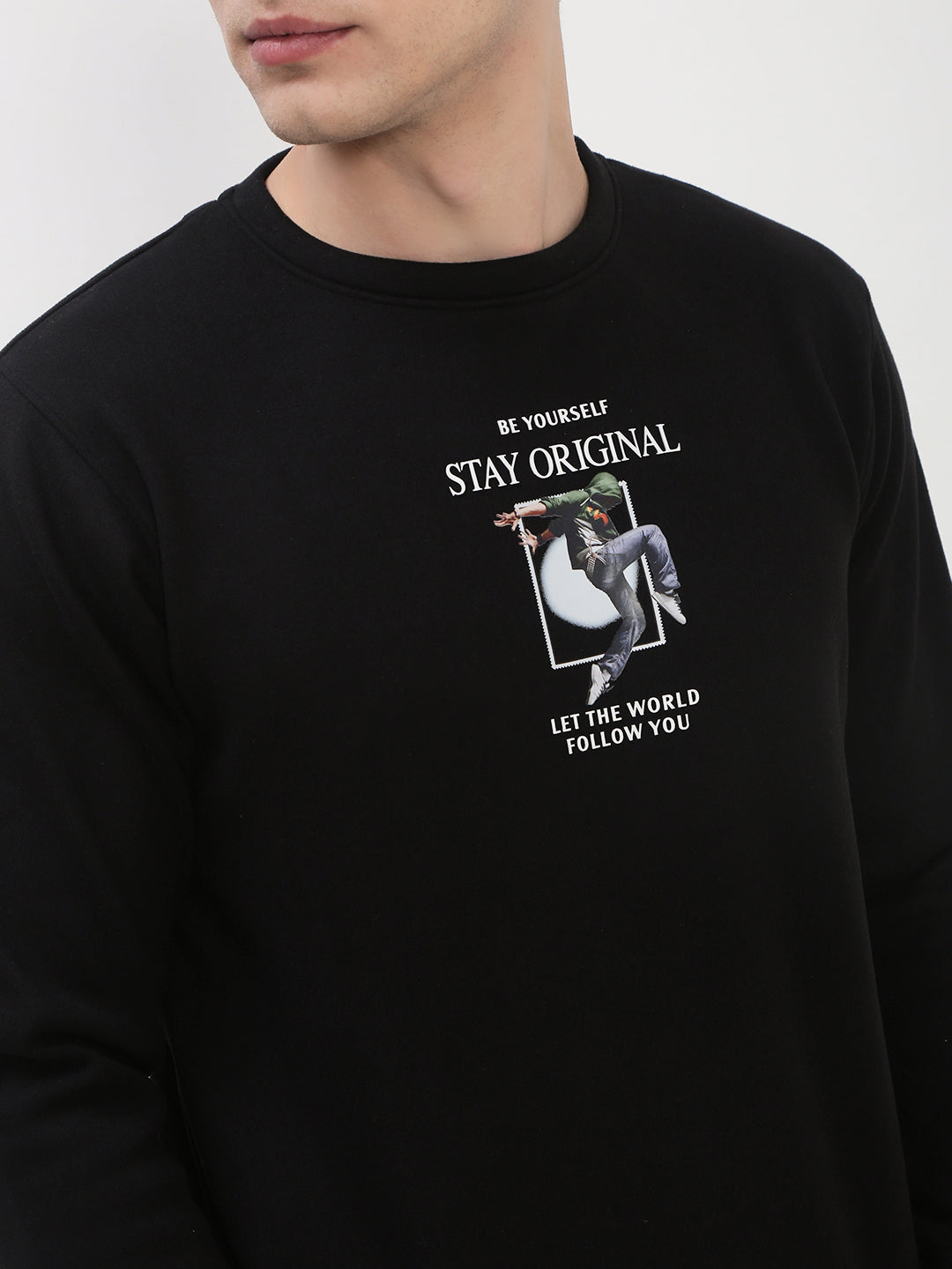 Men's Black Graphic Print Round Neck Pullover Sweatshirt