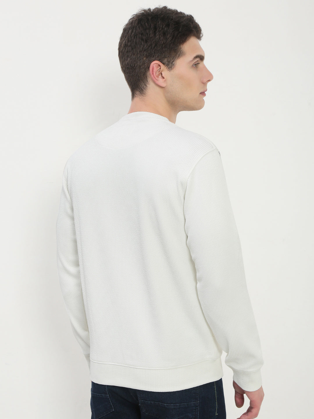 Men's White Solid Round Neck Pullover Sweatshirt