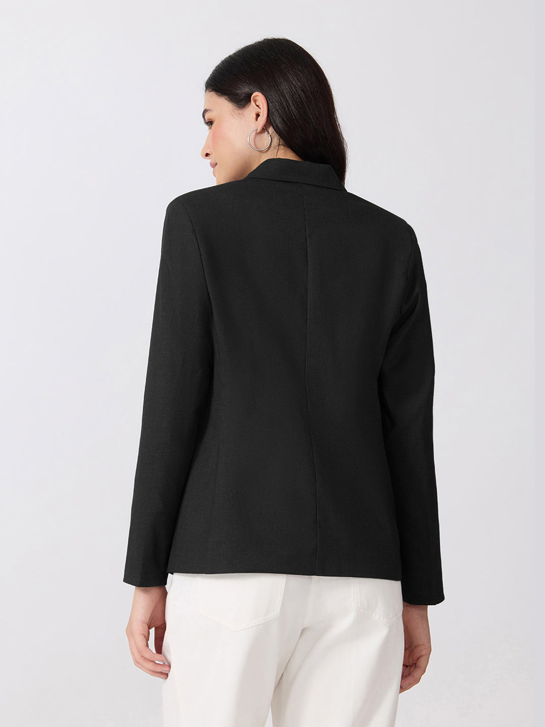 Women’s Black Tailored Fit Single-Breasted Blazer with Notched Lapel