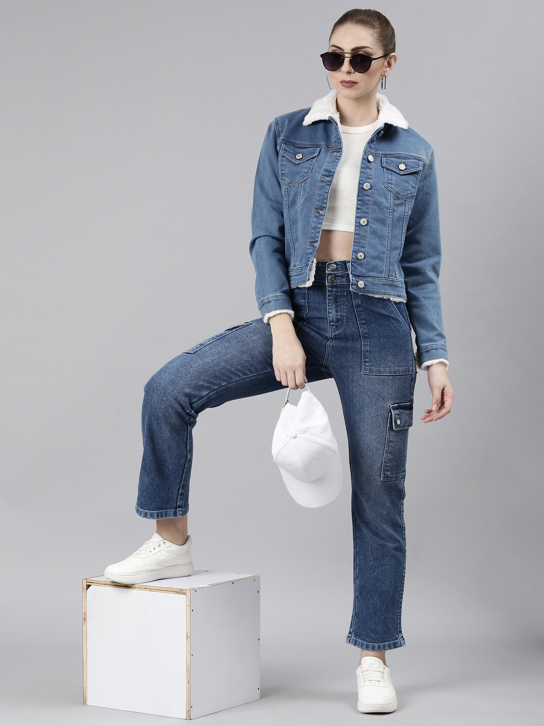 Women's Blue Spread Collar Faux Fur Trim Crop Denim Jacket