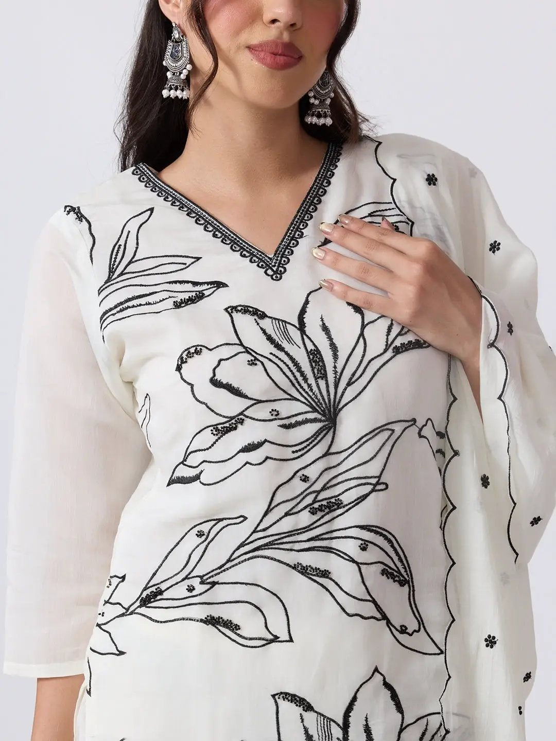 Women's Floral Embroidered Off White Kurta Pant Set with Black Contrast Detailing