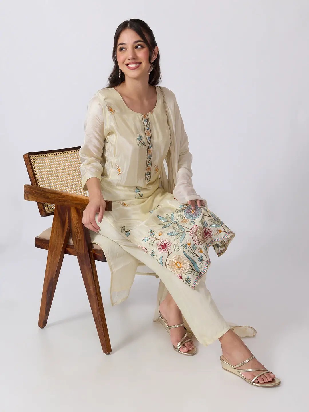 Women's Cream Floral Embroidered Striaght Kurta Set With Dupatta