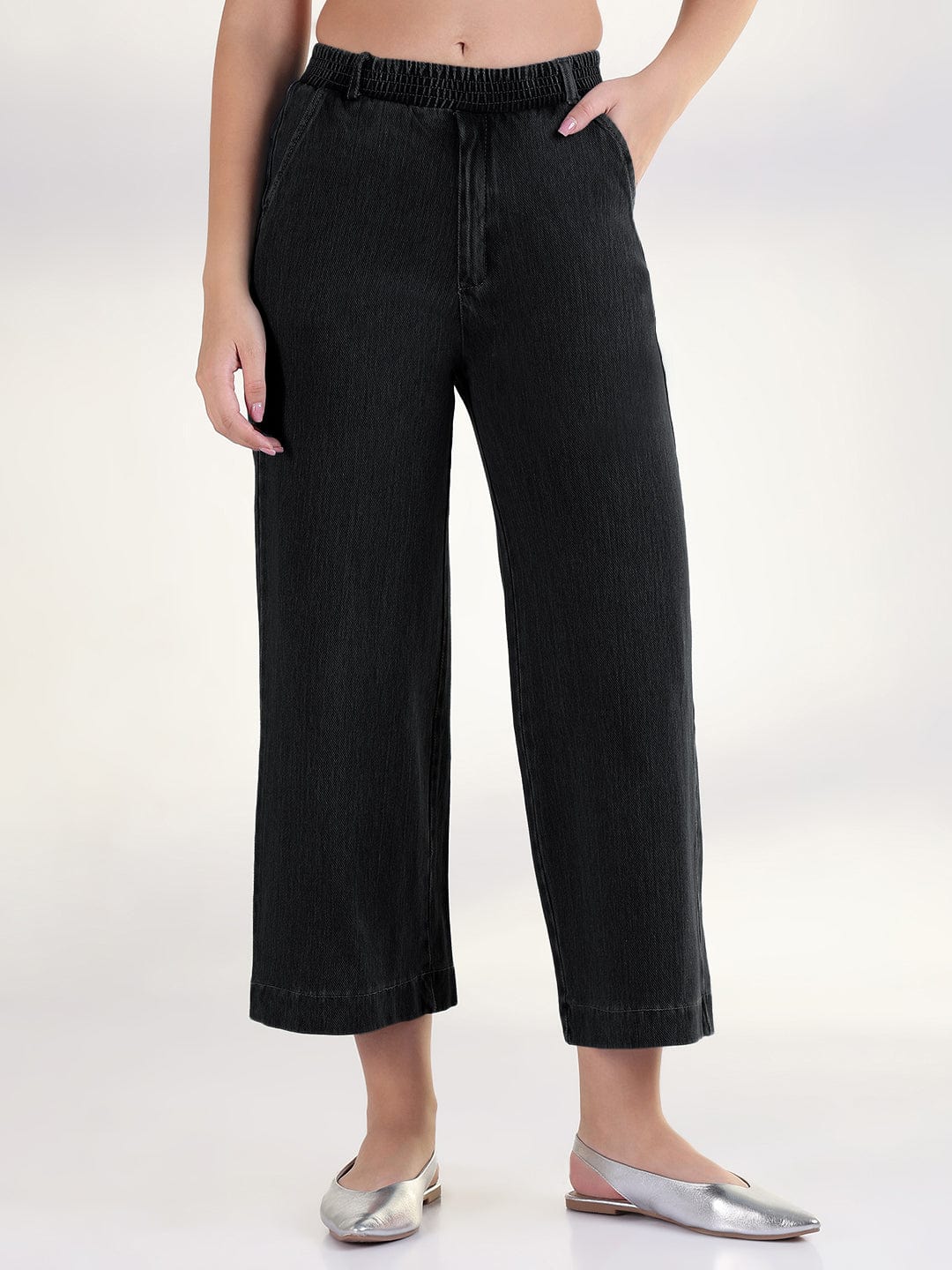 Women's Black Relaxed Fit Cropped Jeans