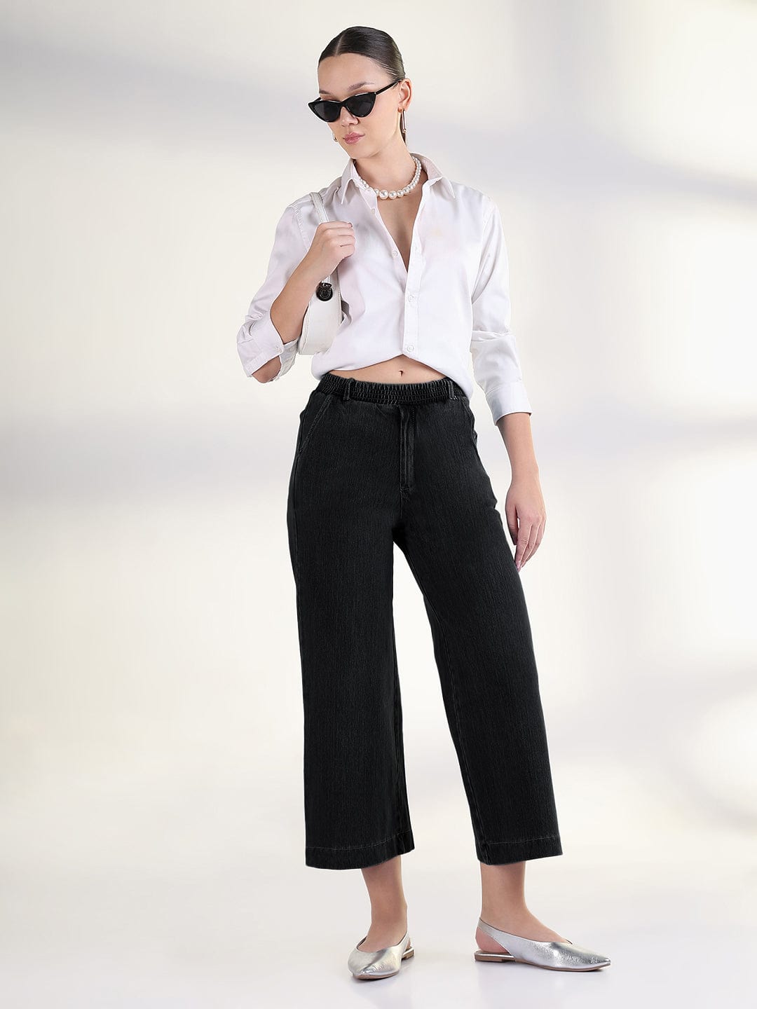 Women's Black Relaxed Fit Cropped Jeans
