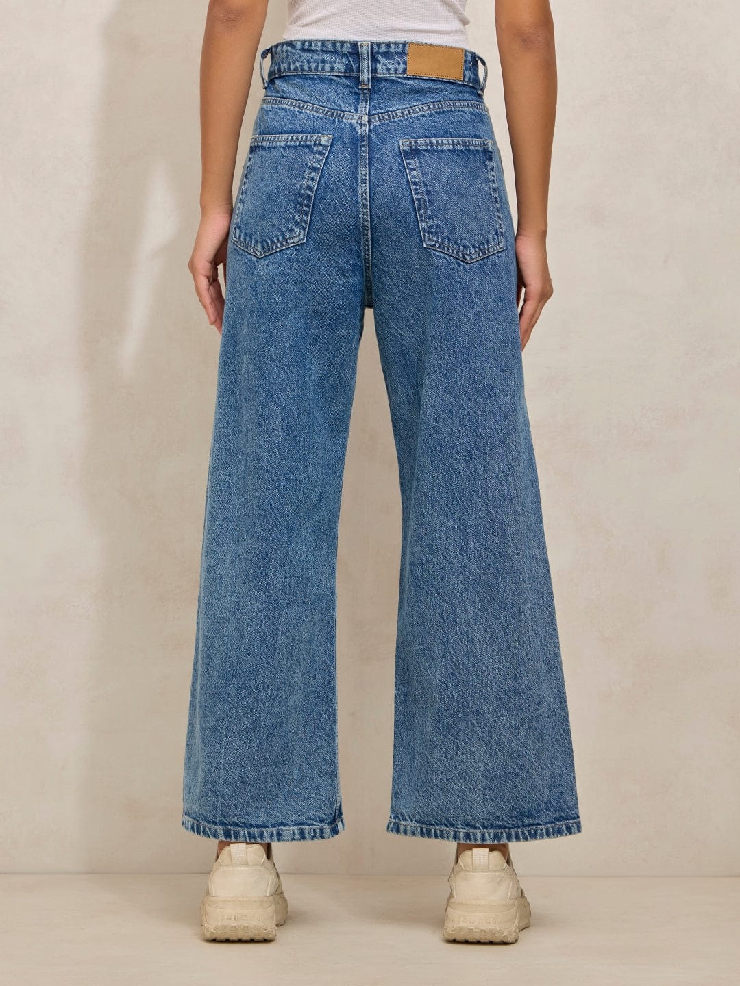 Women's Blue High Rise Cropped Straight Fit Jeans