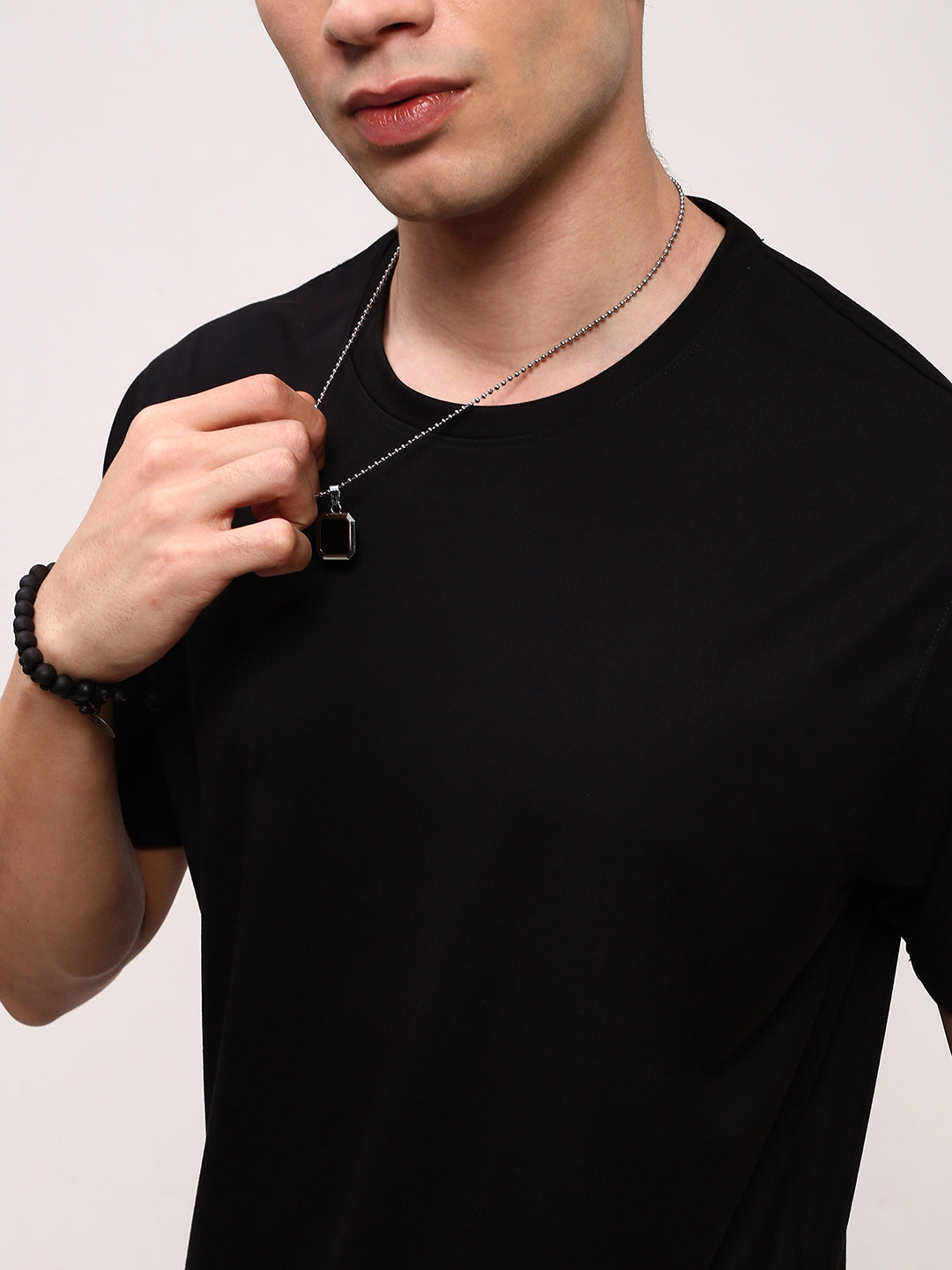 Men Black Solid T Shirt