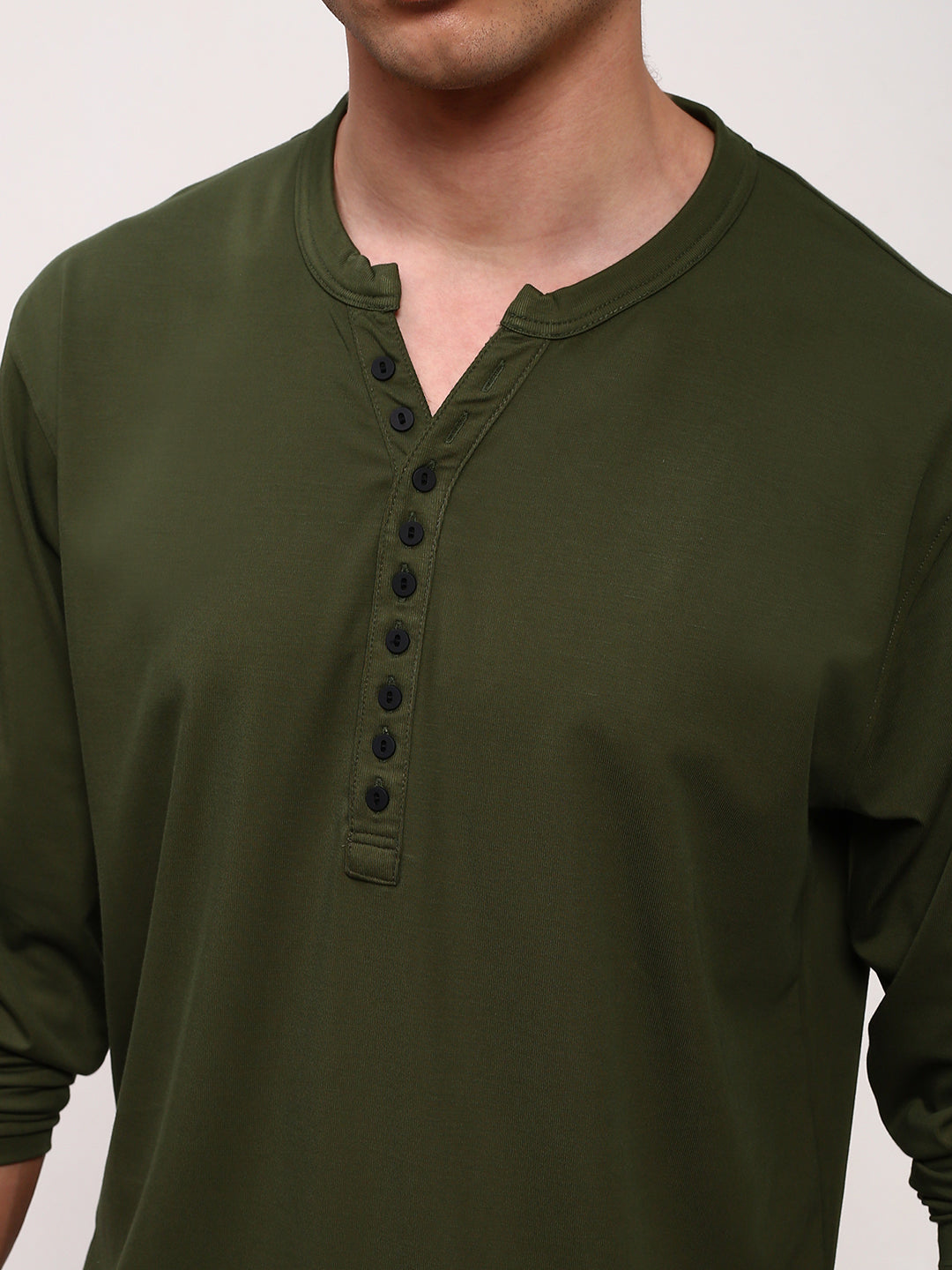 Men Green Solid T Shirt