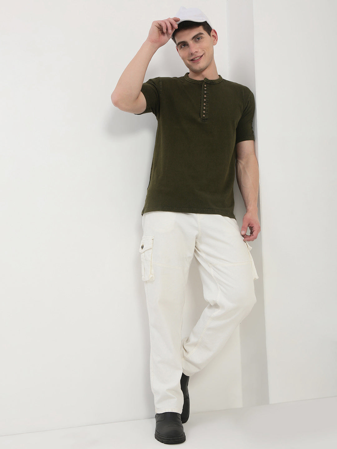 Men's Green Solid Henley Collar T-Shirt