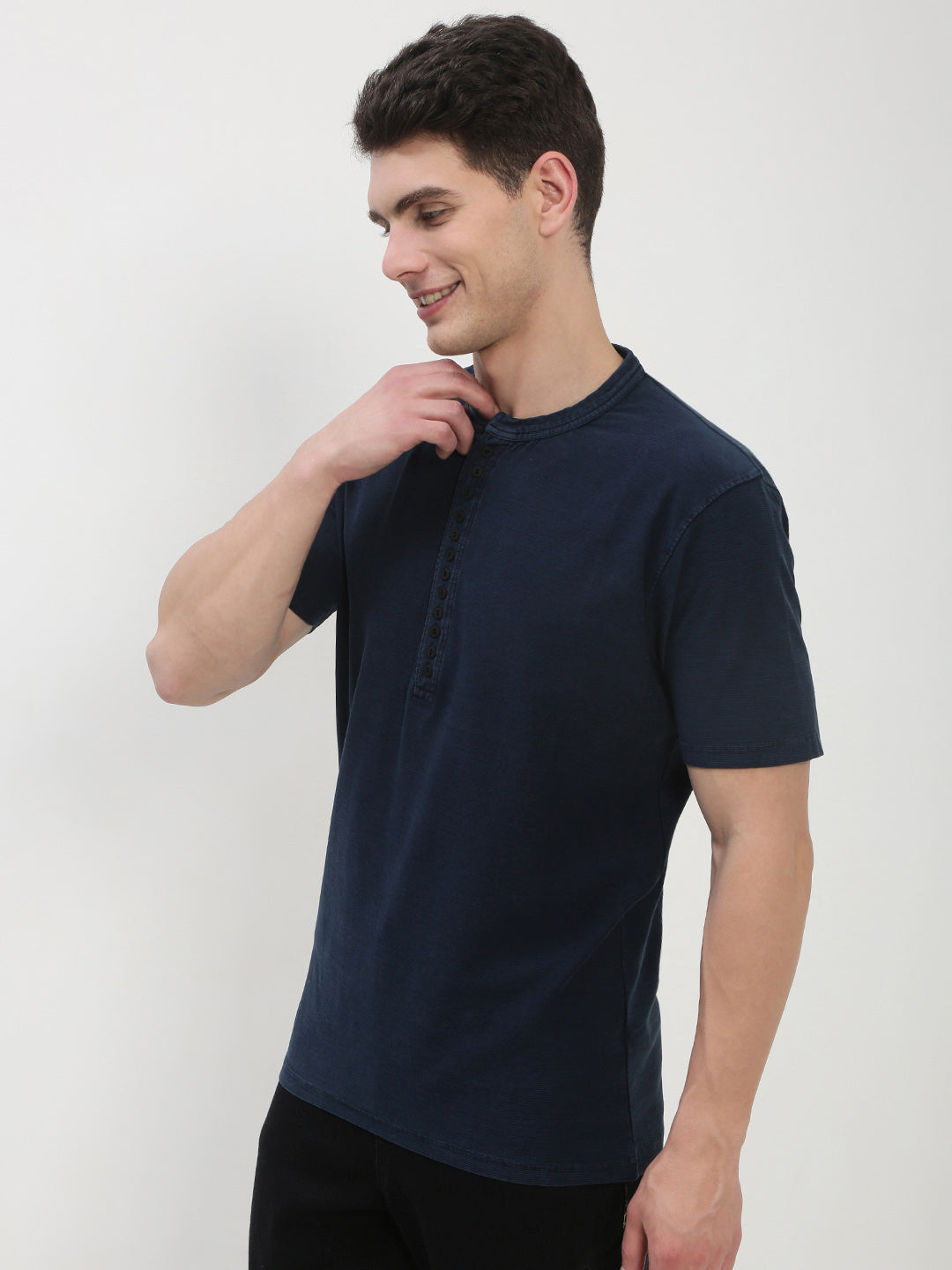 Men's Navy Blue Solid Henley Collar T-Shirt