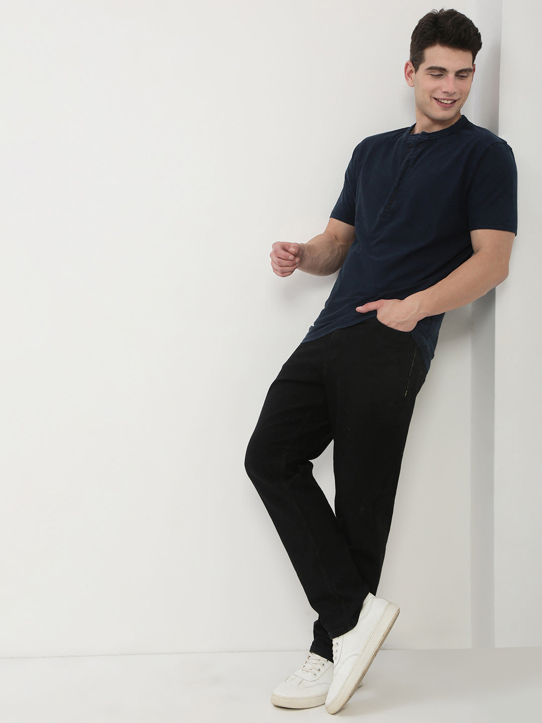 Men's Navy Blue Solid Henley Collar T-Shirt