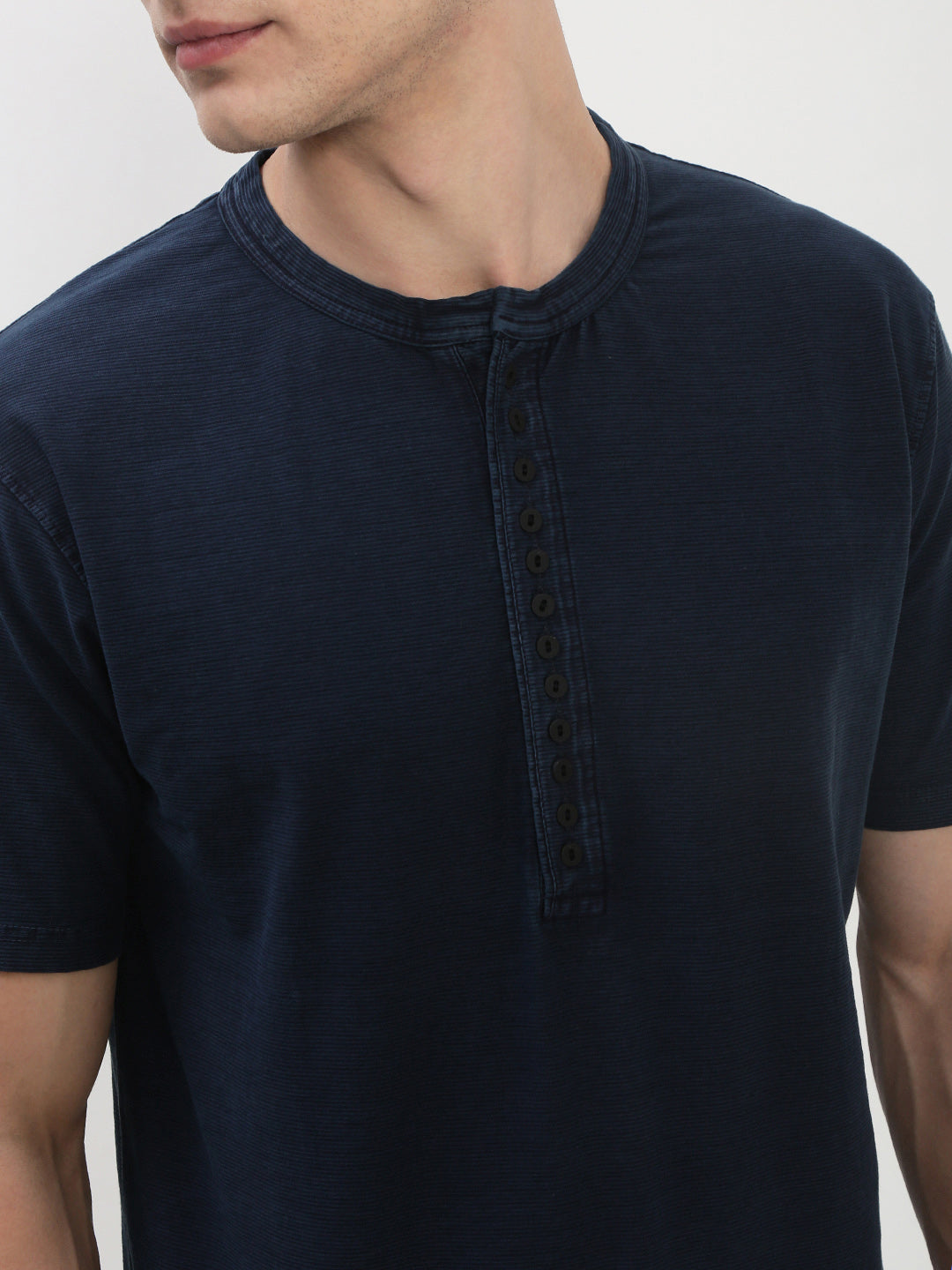 Men's Navy Blue Solid Henley Collar T-Shirt
