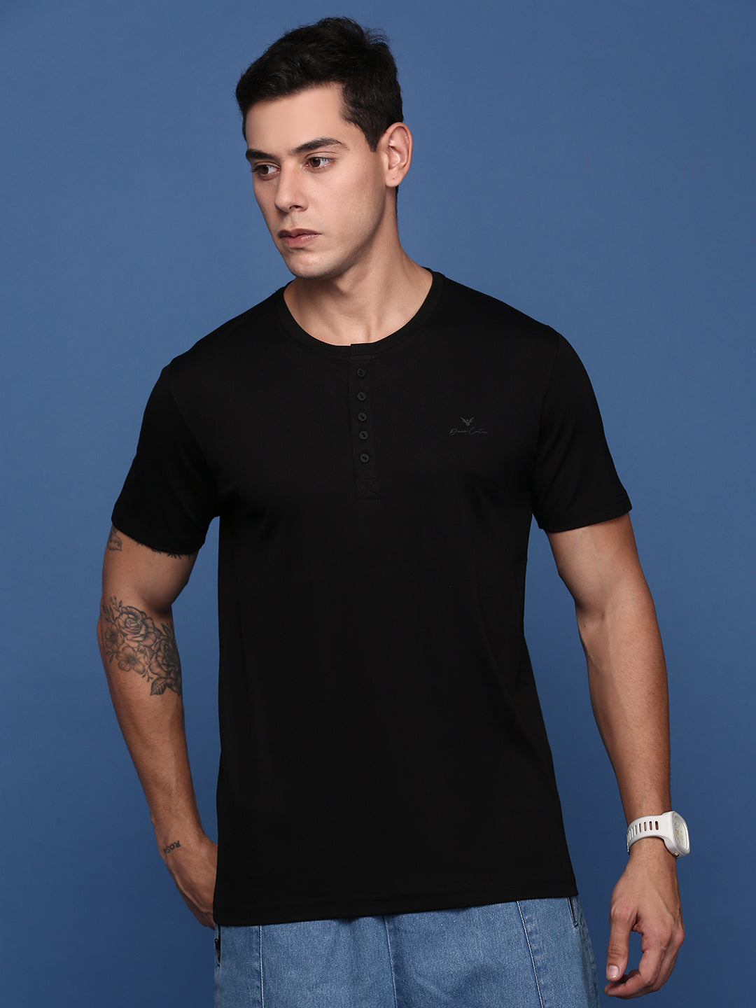 Men Solid Black Slim Fit T-Shirt