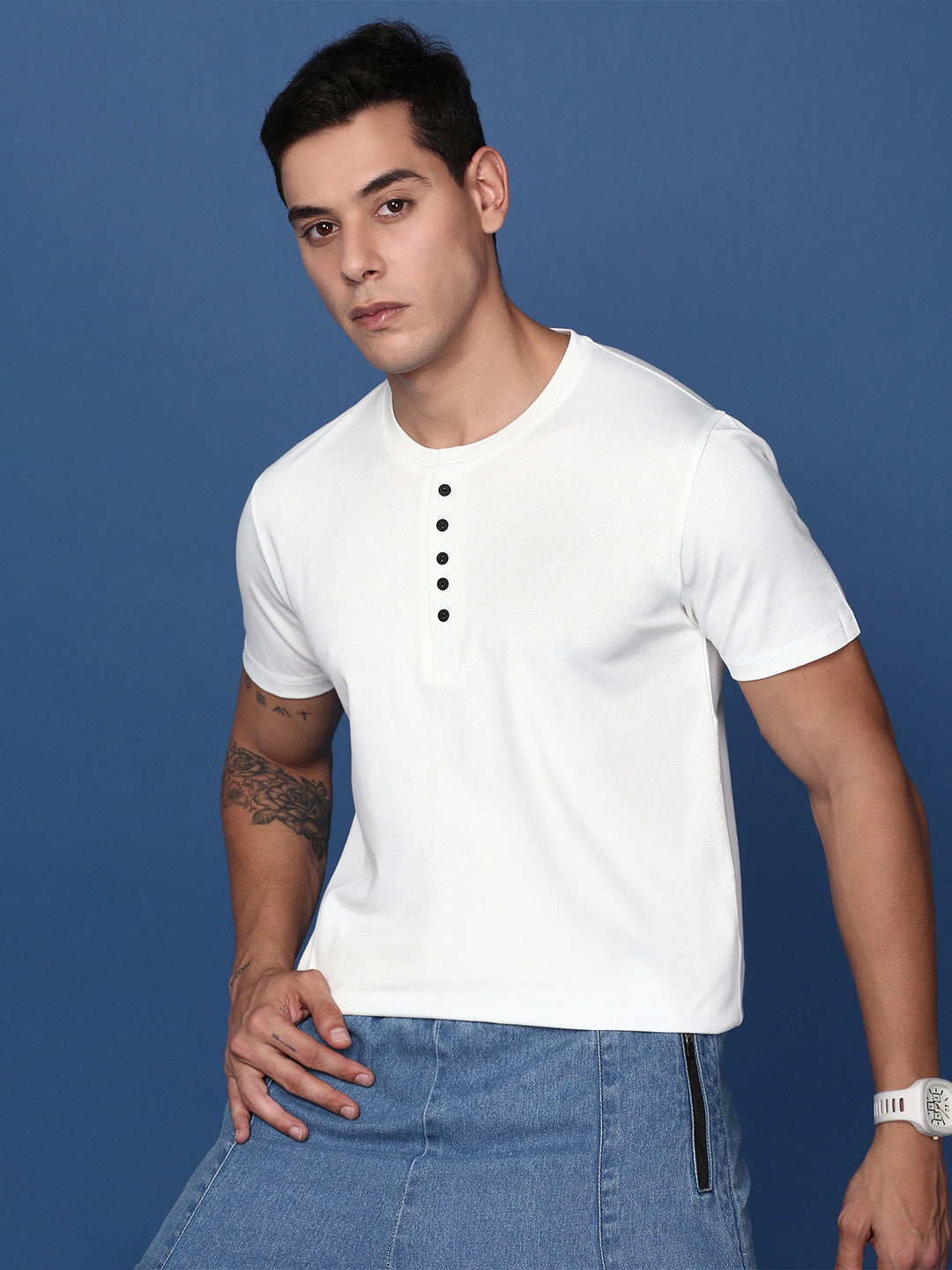 Men Solid White Slim Fit T-Shirt