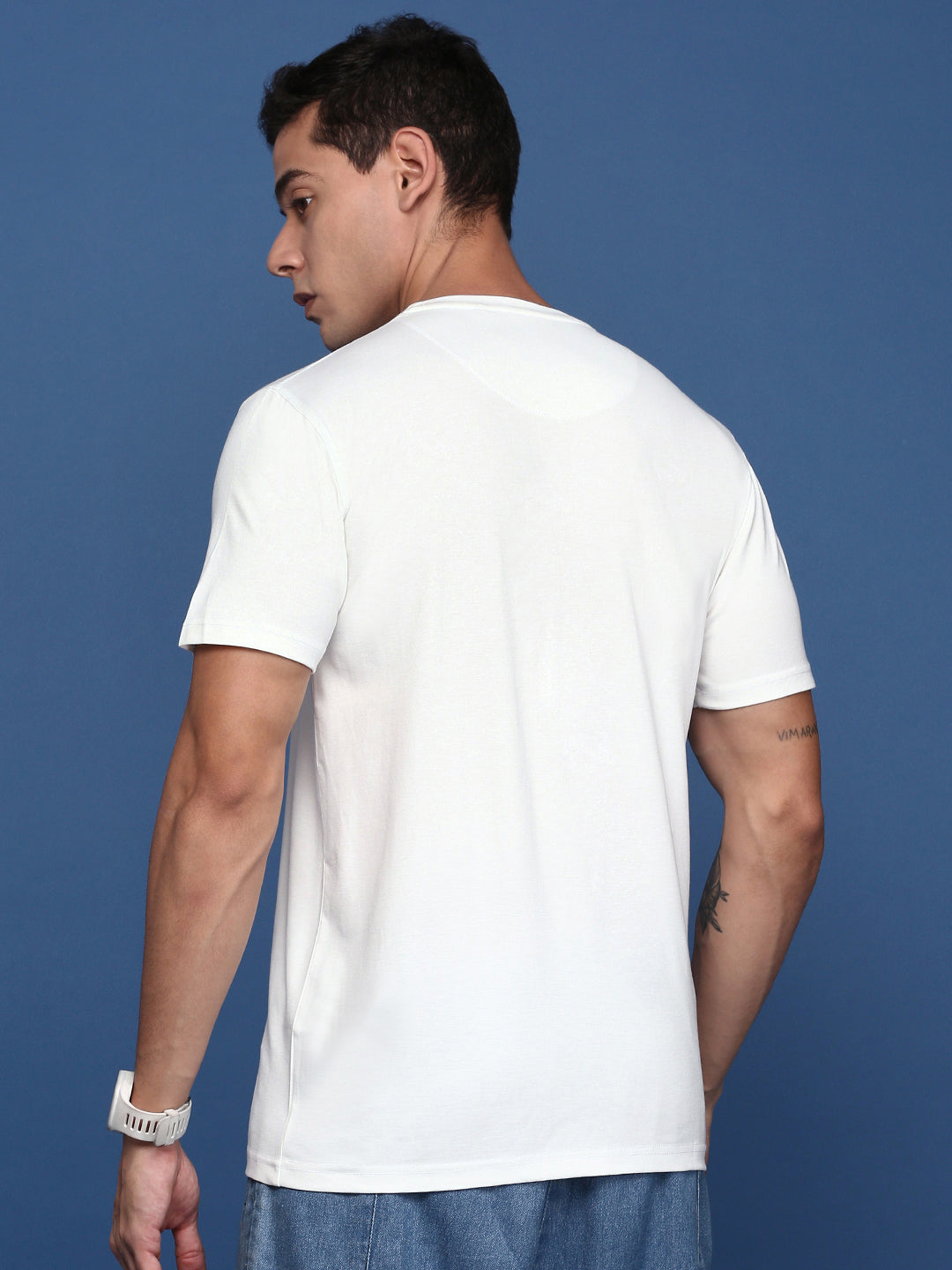 Men Solid White Slim Fit T-Shirt