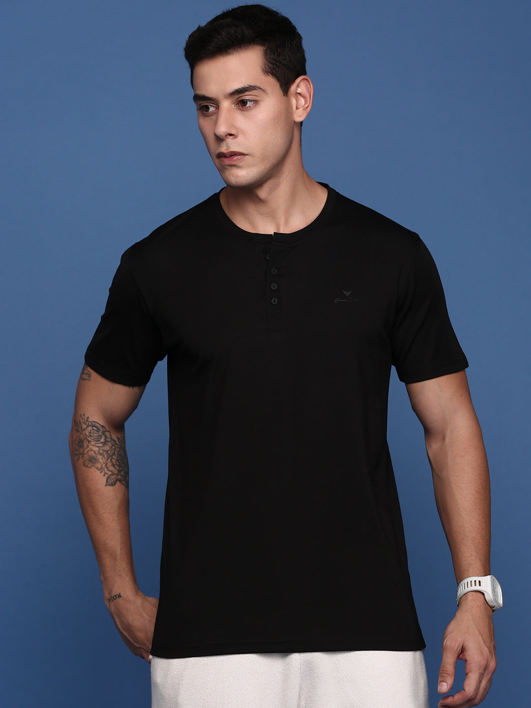 Men Solid Black Slim Fit T-Shirt