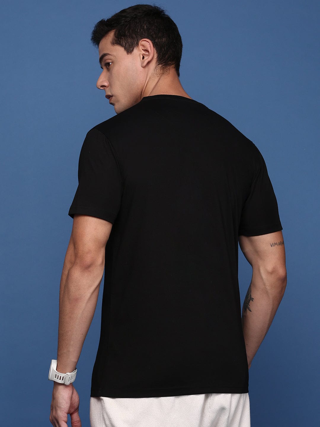 Men's Black Solid Round Neck Cotton Slim Fit T-Shirt