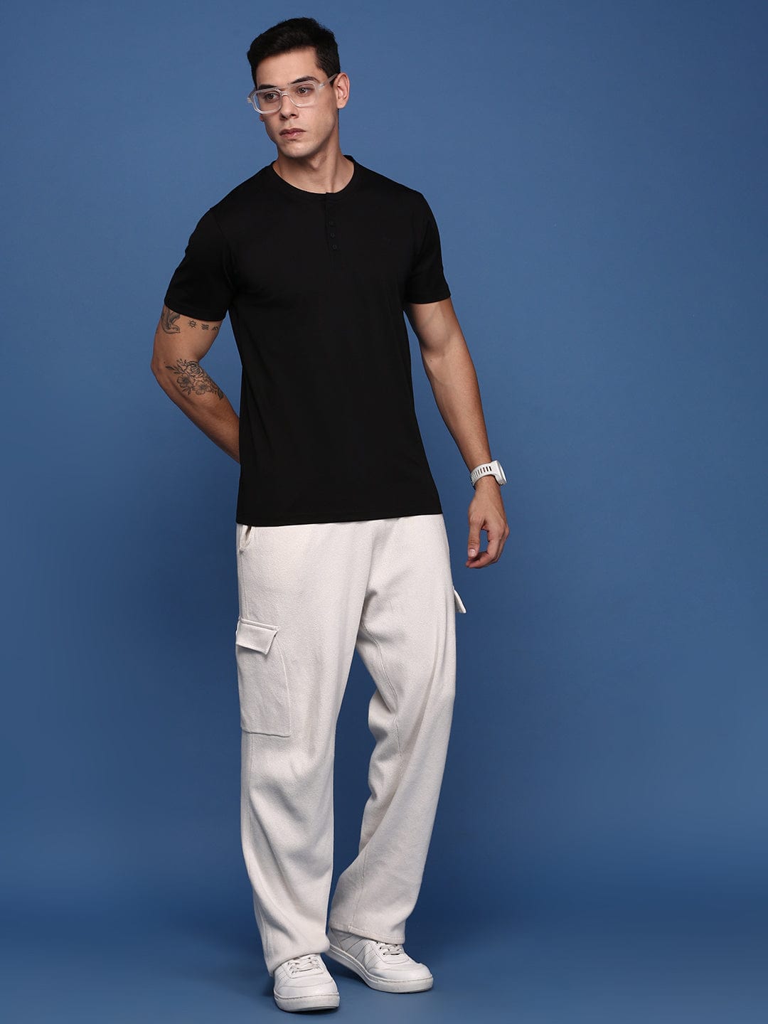 Men's Black Solid Round Neck Cotton Slim Fit T-Shirt