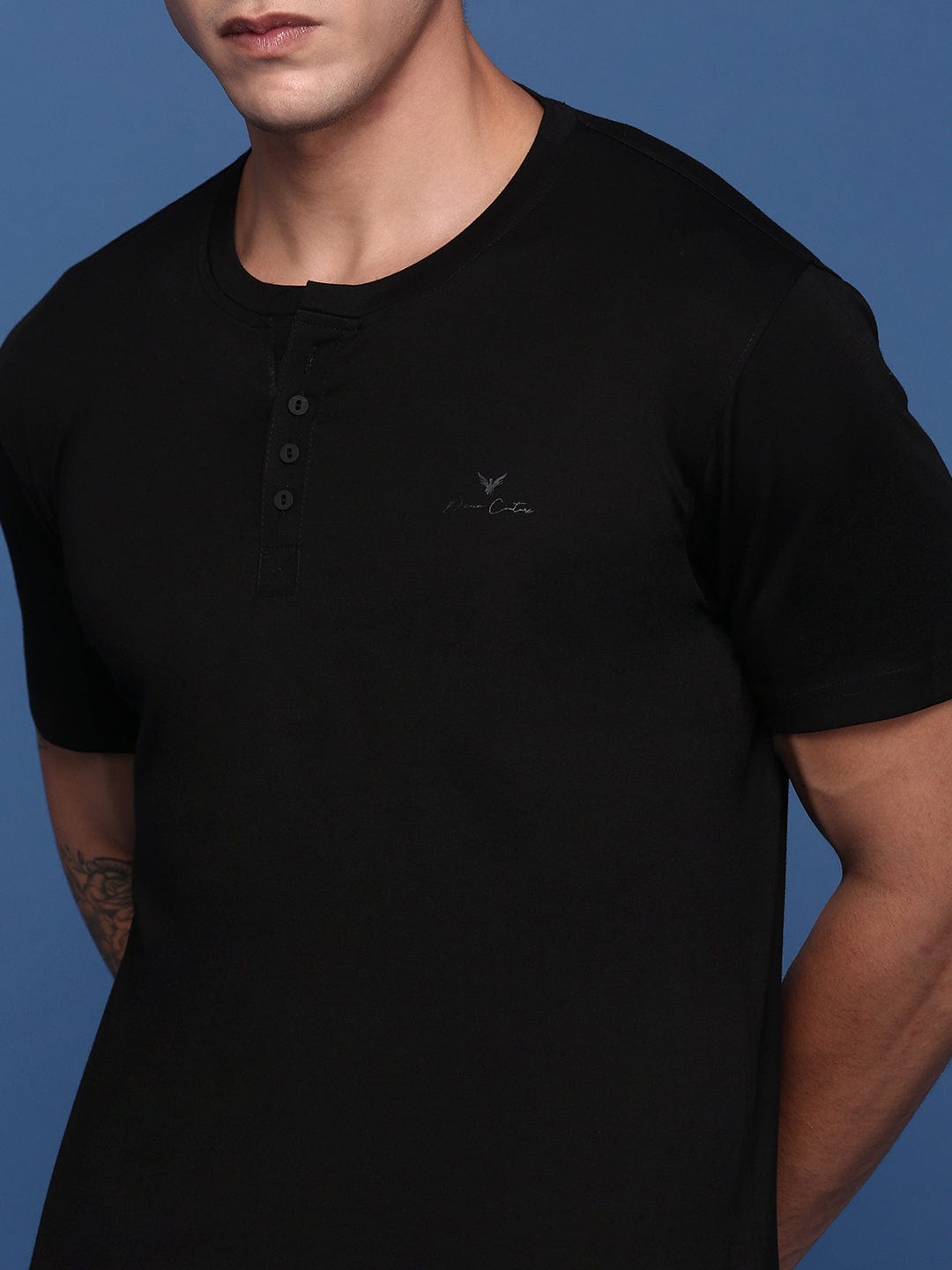 Men's Black Solid Round Neck Cotton Slim Fit T-Shirt
