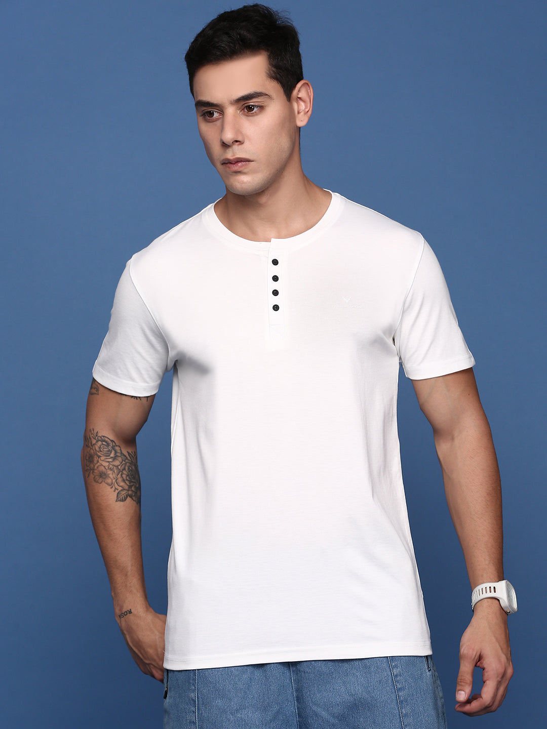 Men Solid White Slim Fit T-Shirt