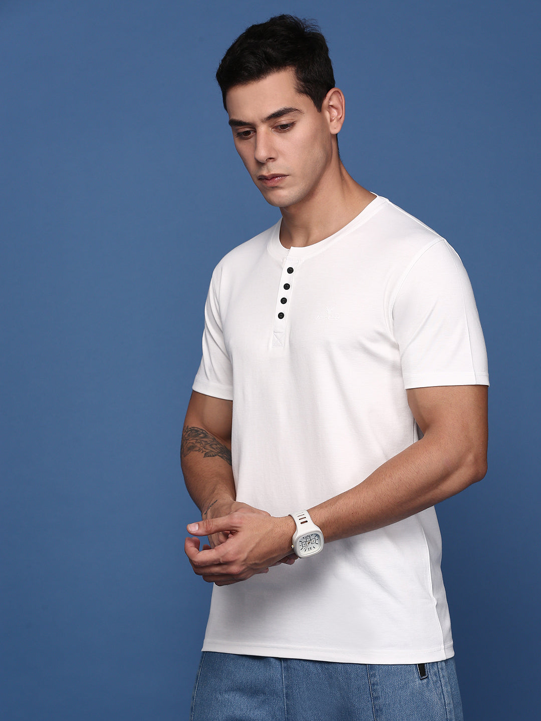 Men Solid White Slim Fit T-Shirt