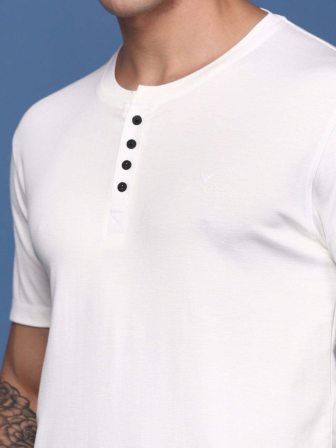 Men Solid White Slim Fit T-Shirt