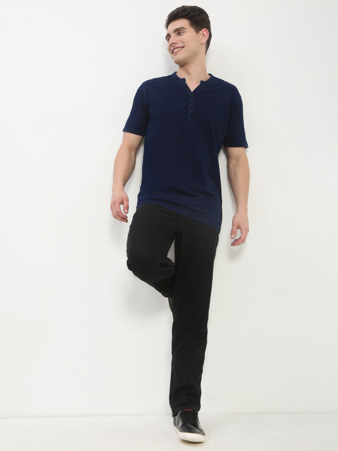 Men's Navy Blue Solid Henley Collar T-Shirt