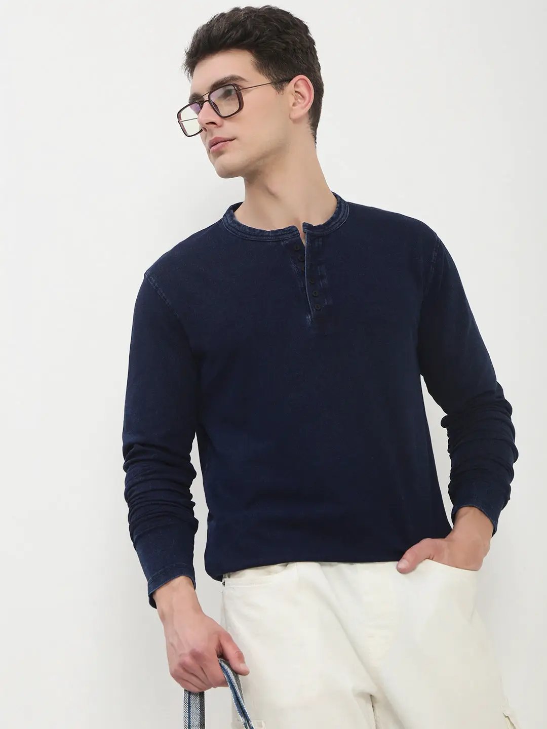 Buy Men's Navy Blue Solid Henley Collar T-Shirt Online | Showoffff
