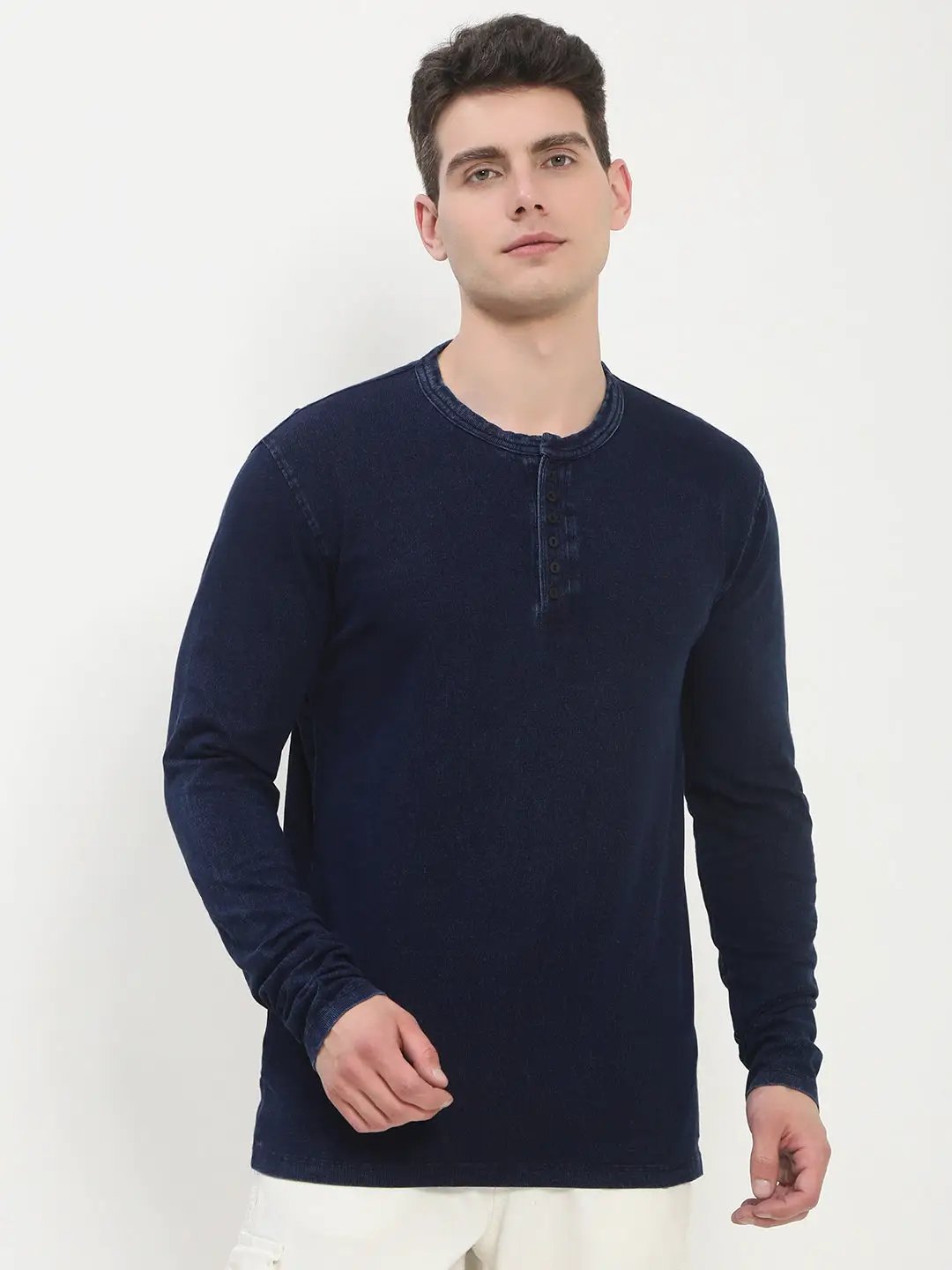 Buy Men's Navy Blue Solid Henley Collar T-Shirt Online | Showoffff