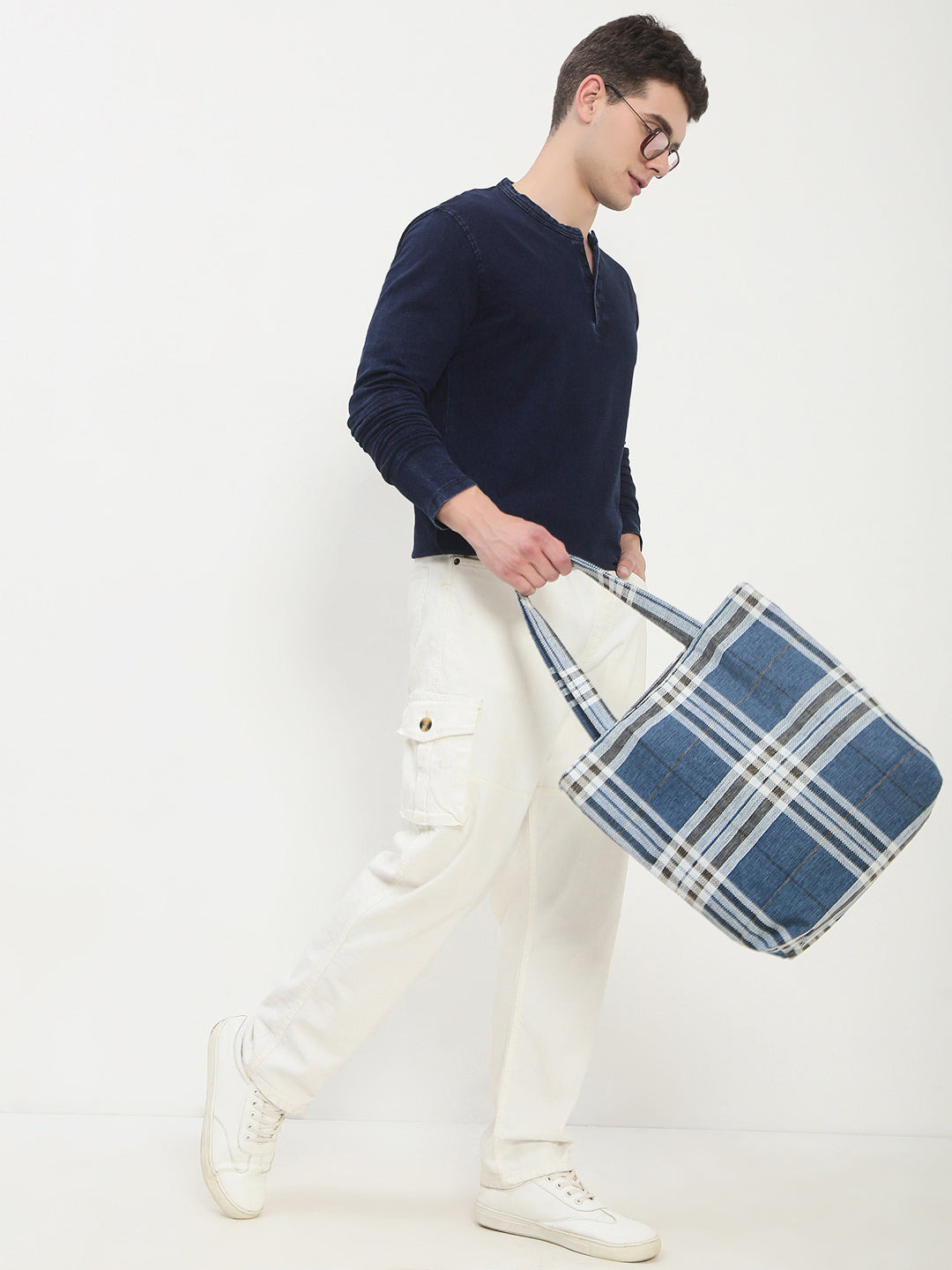 Men's Navy Blue Solid Henley Collar T-Shirt