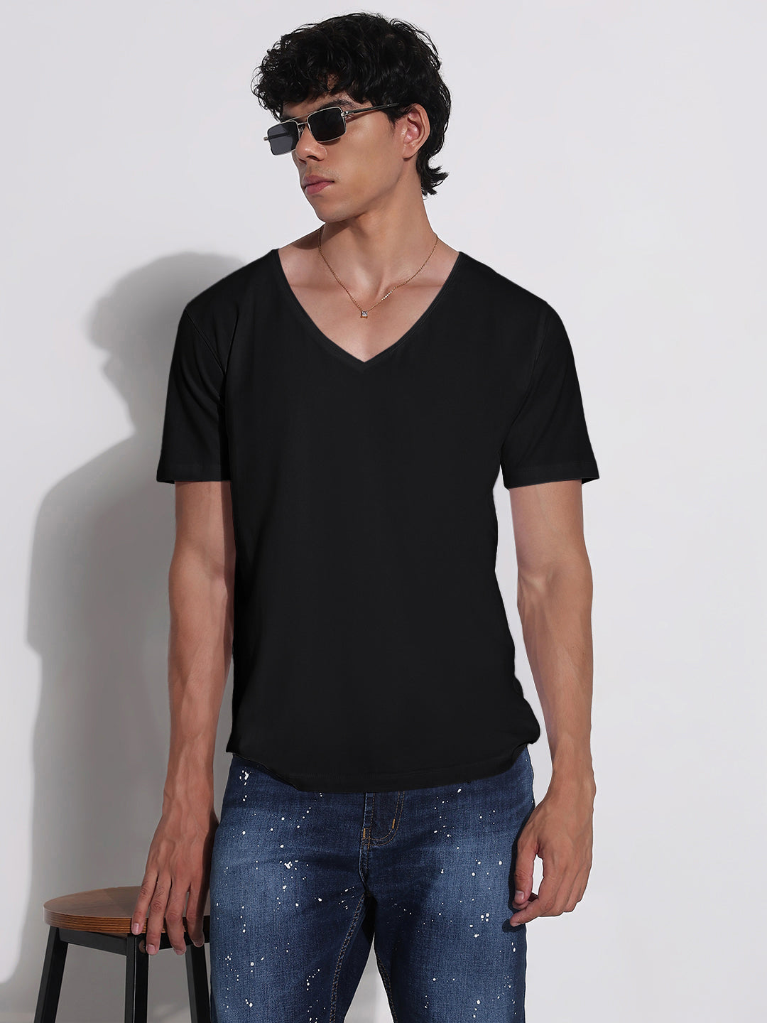 Men's Black Short Sleeves V-Neck Regular Fit T-Shirt