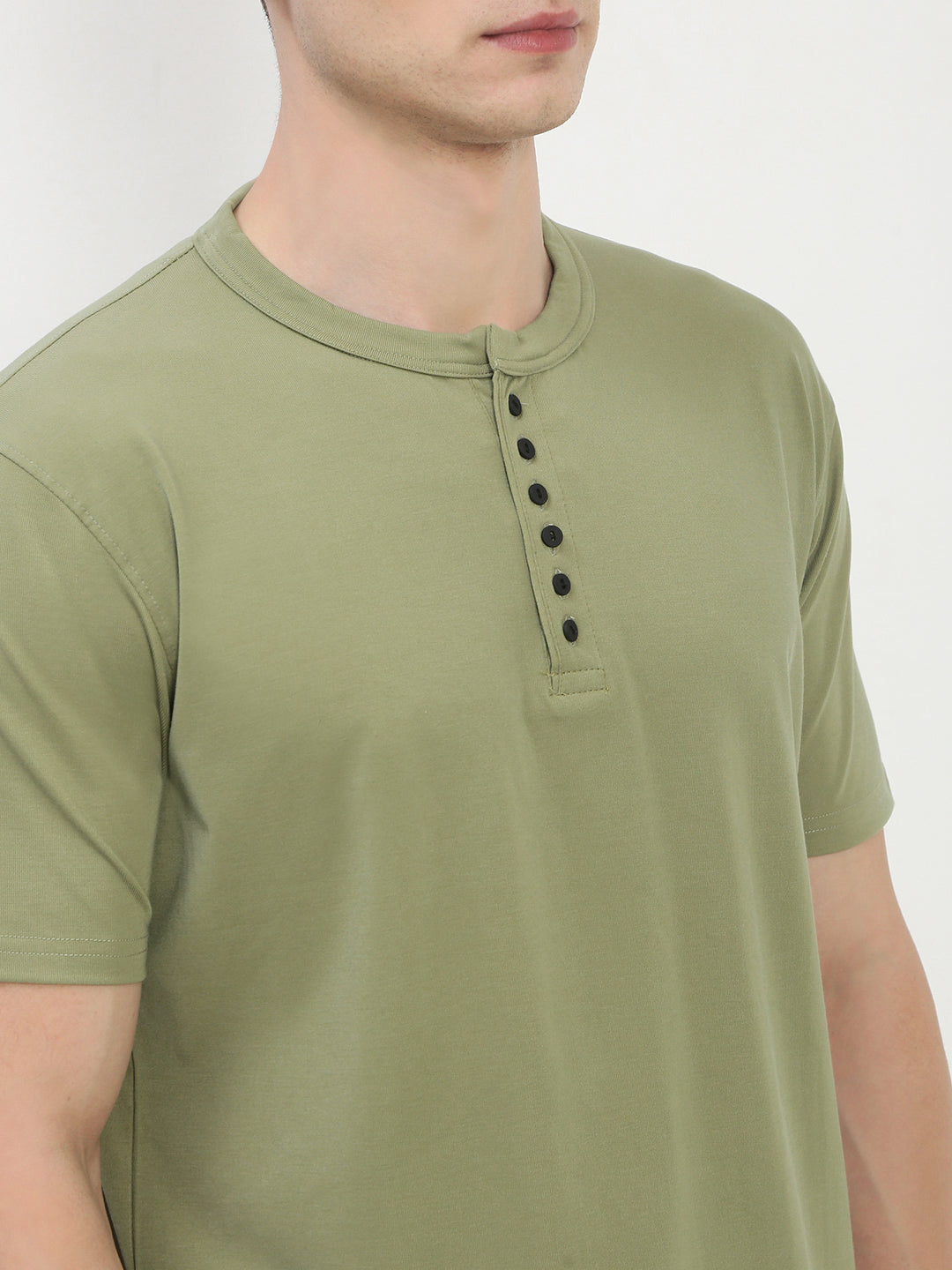 Men's Green Solid Henley Collar T-Shirt