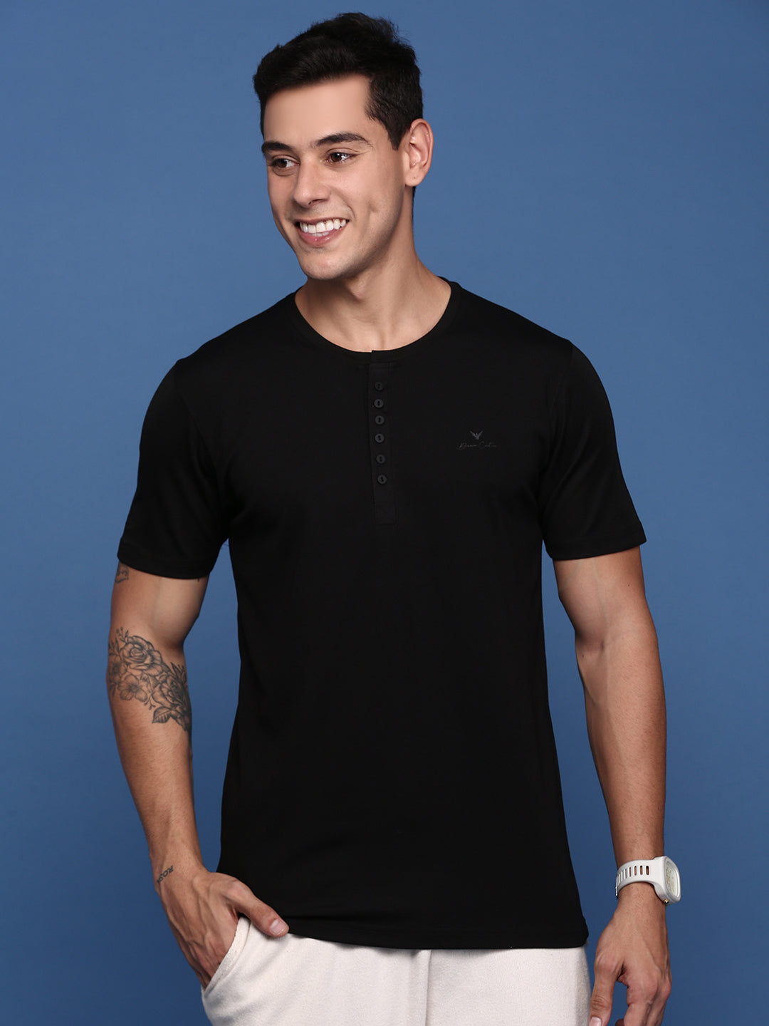 Men Solid Black Slim Fit T-Shirt