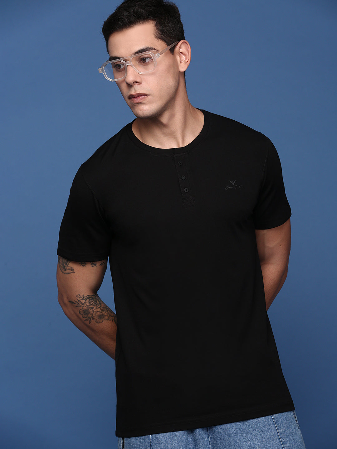 Men Solid Black Slim Fit T-Shirt