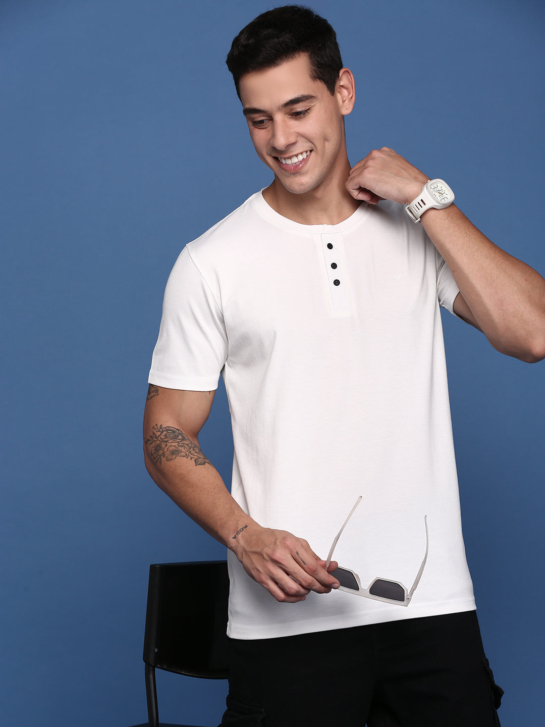 Men Solid White Slim Fit T-Shirt