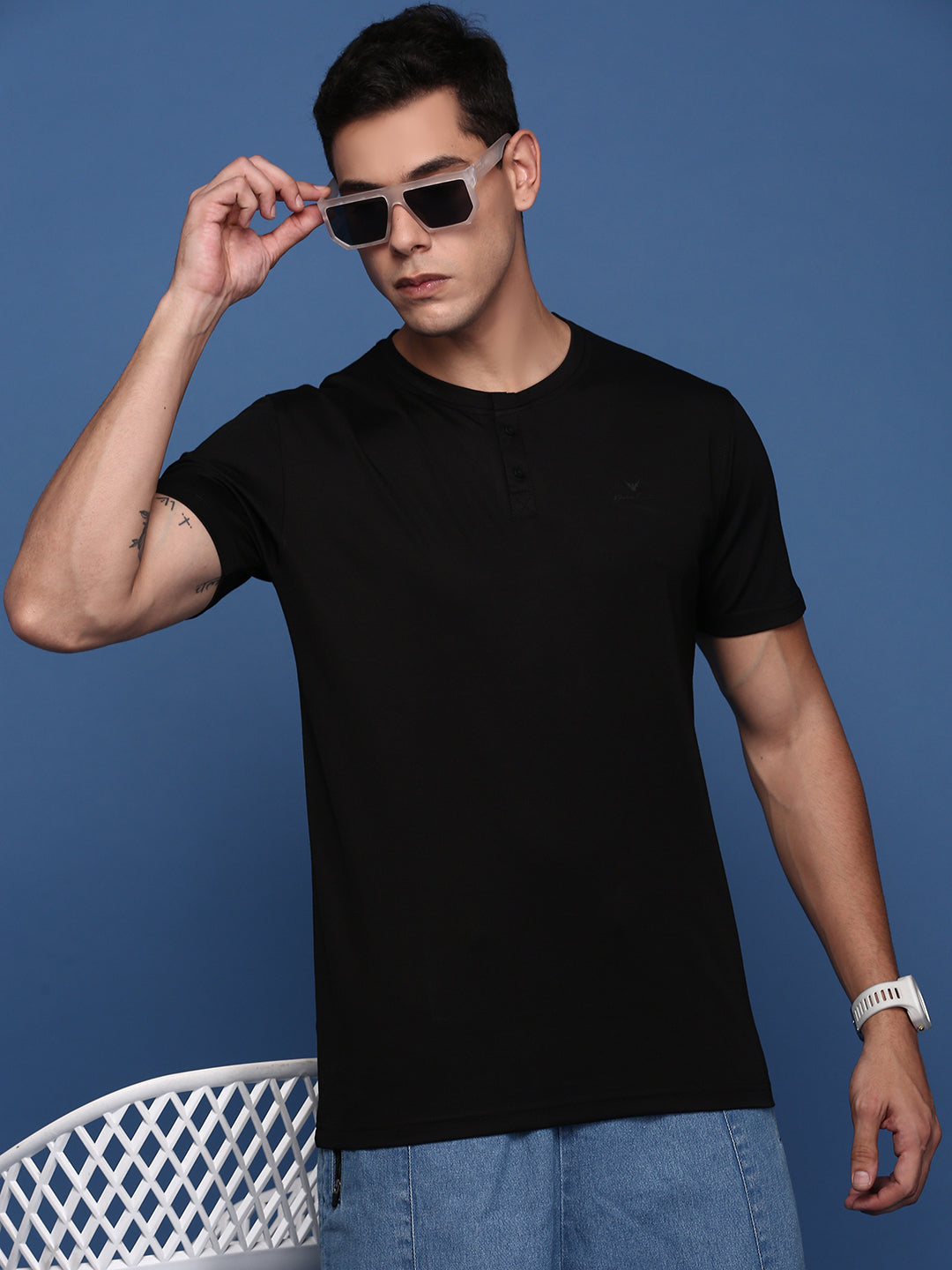 Men Solid Black Slim Fit T-Shirt