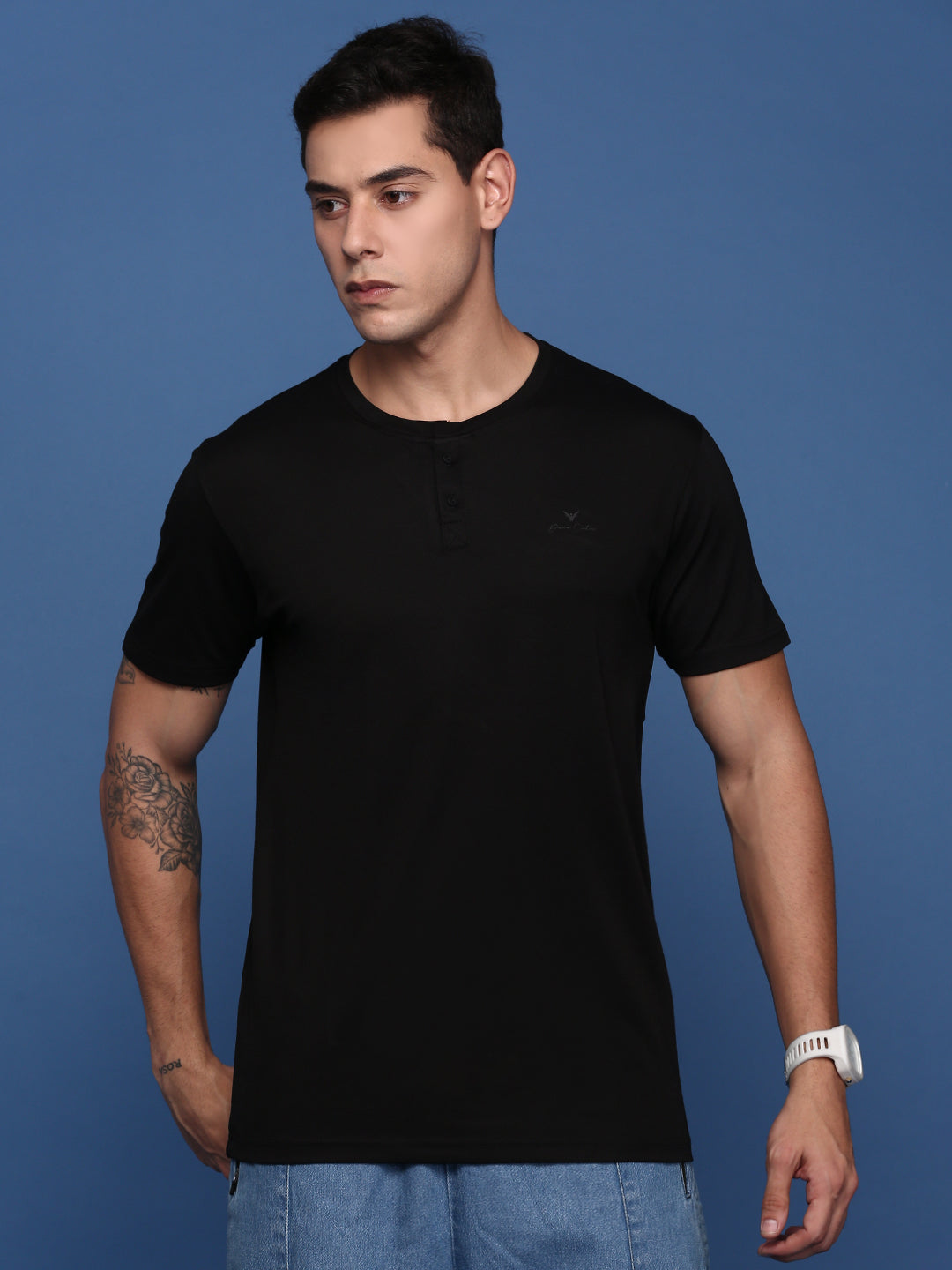 Men Solid Black Slim Fit T-Shirt