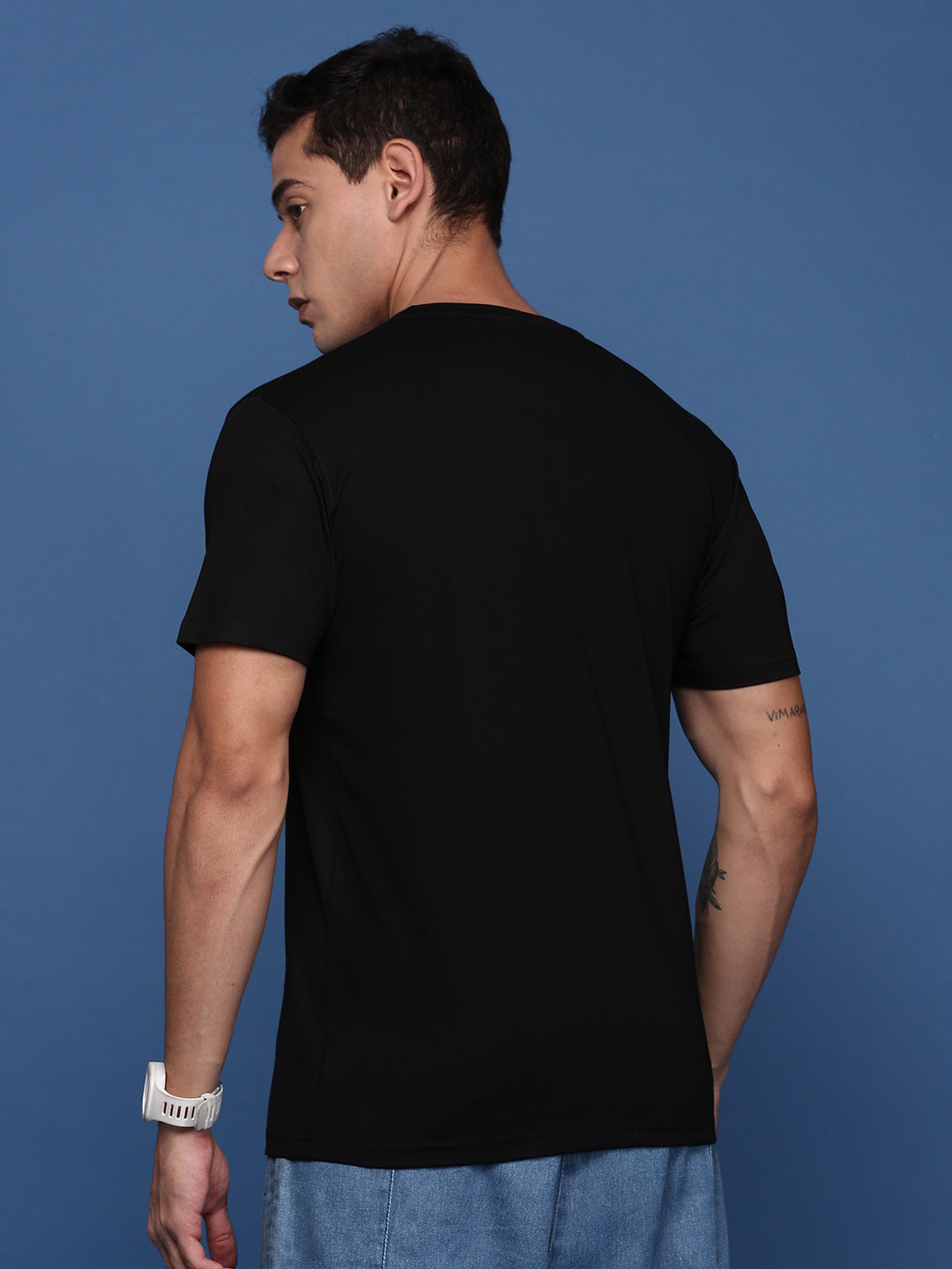 Men Solid Black Slim Fit T-Shirt