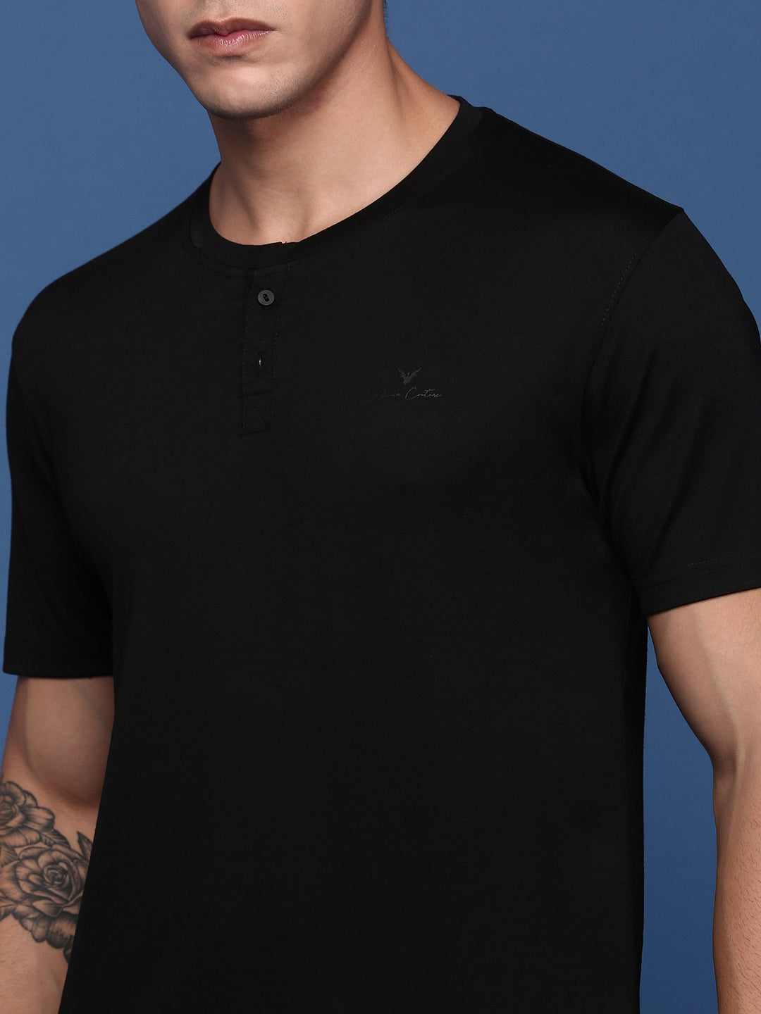 Men Solid Black Slim Fit T-Shirt