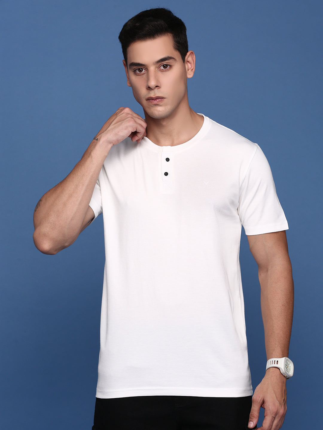 Men Solid White Slim Fit T-Shirt