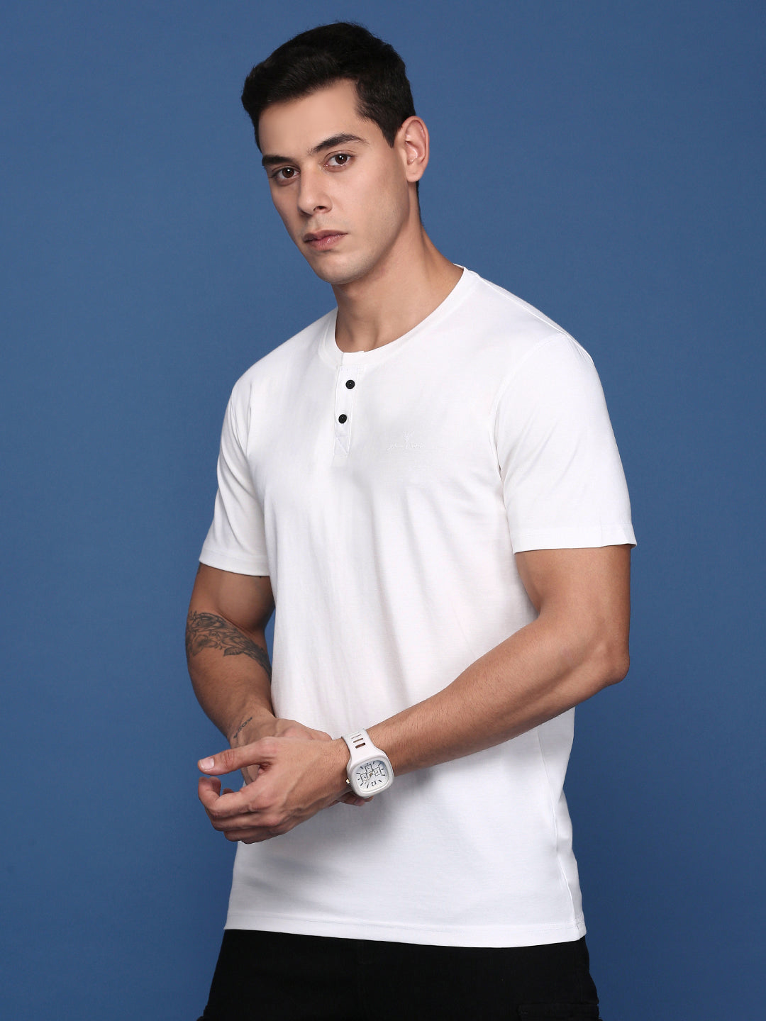 Men Solid White Slim Fit T-Shirt