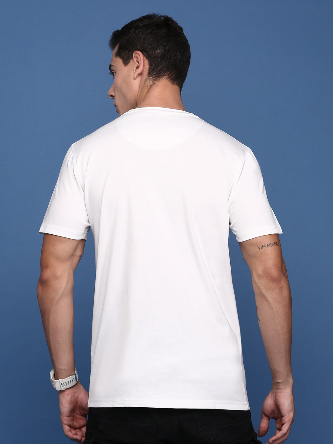 Men Solid White Slim Fit T-Shirt