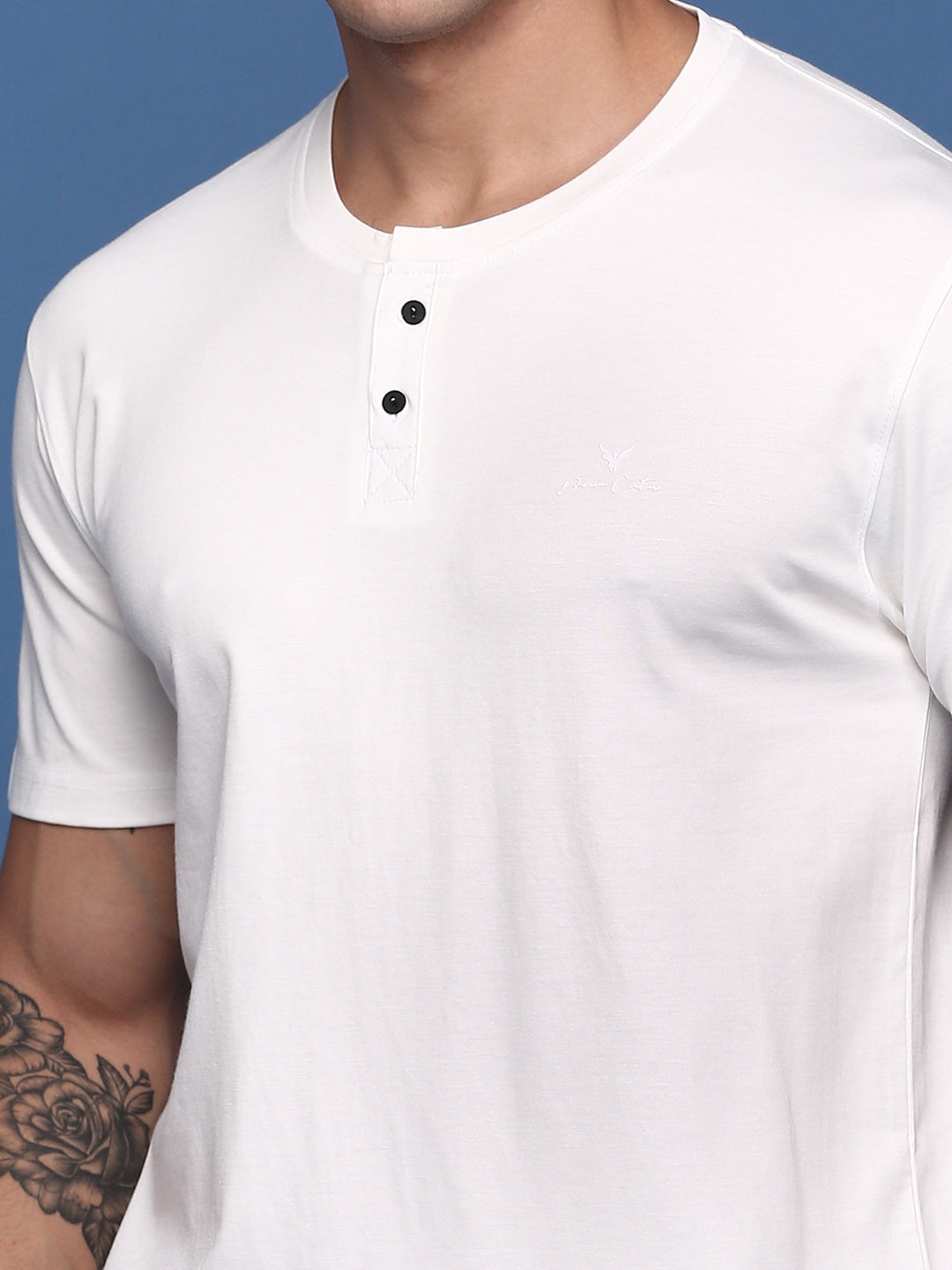 Men Solid White Slim Fit T-Shirt