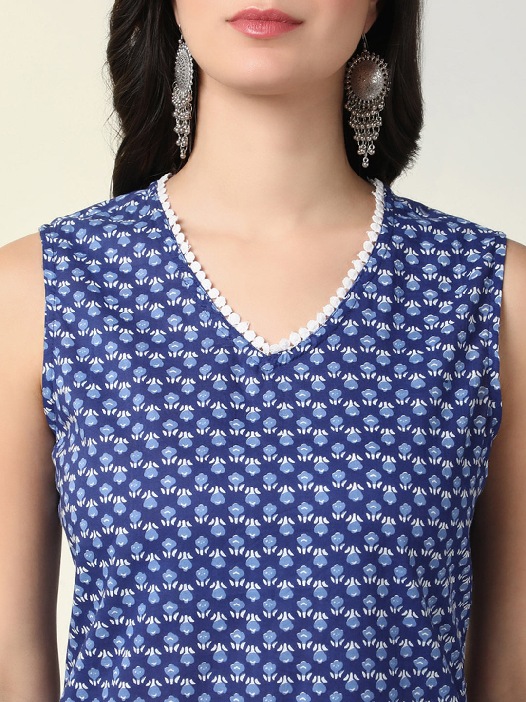 Women Blue Floral Straight Kurta Set