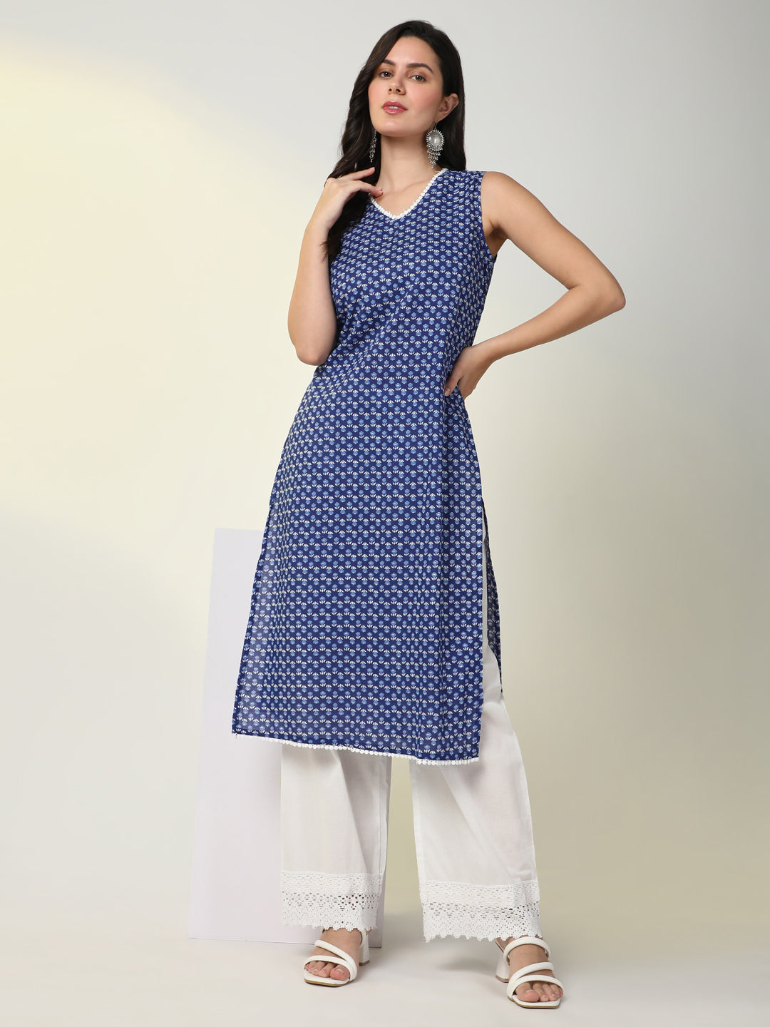 Women Blue Floral Straight Kurta Set