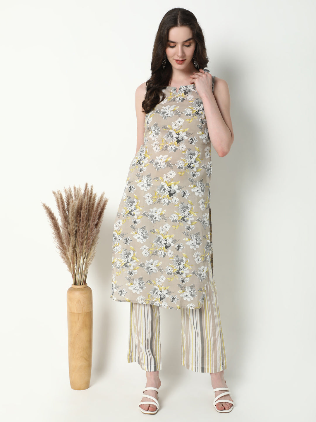 Women Beige Floral Straight Kurta Set