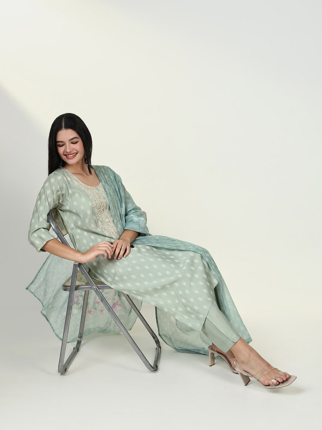 Women Graphic Green Kurta Set with Dupatta