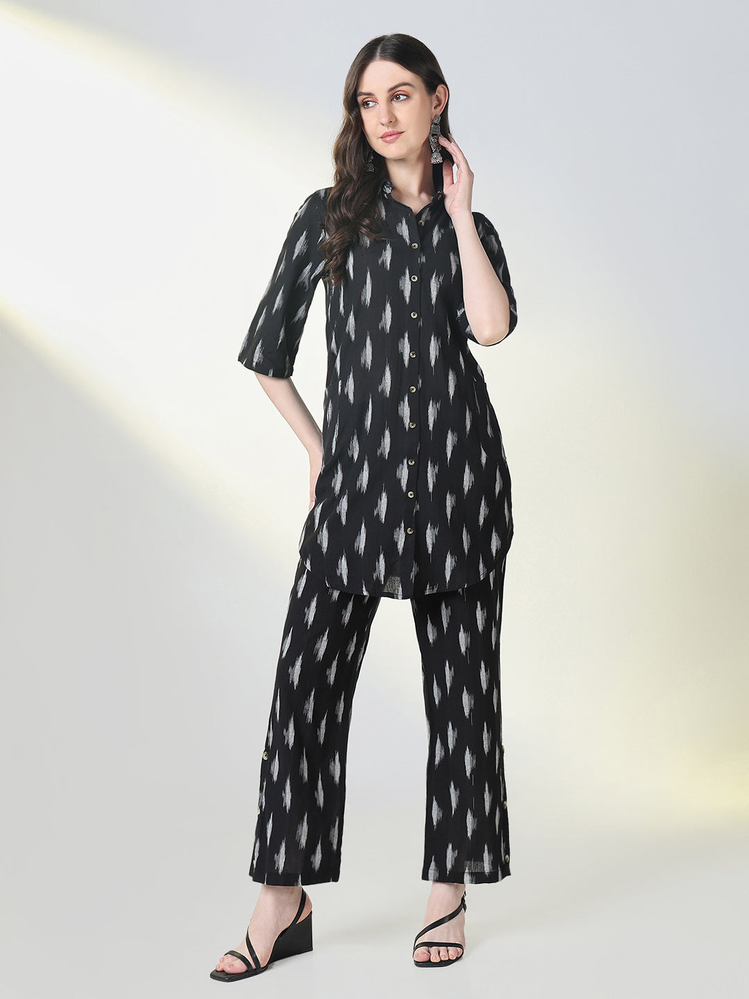 Women Black Geometric Straight Kurta Set