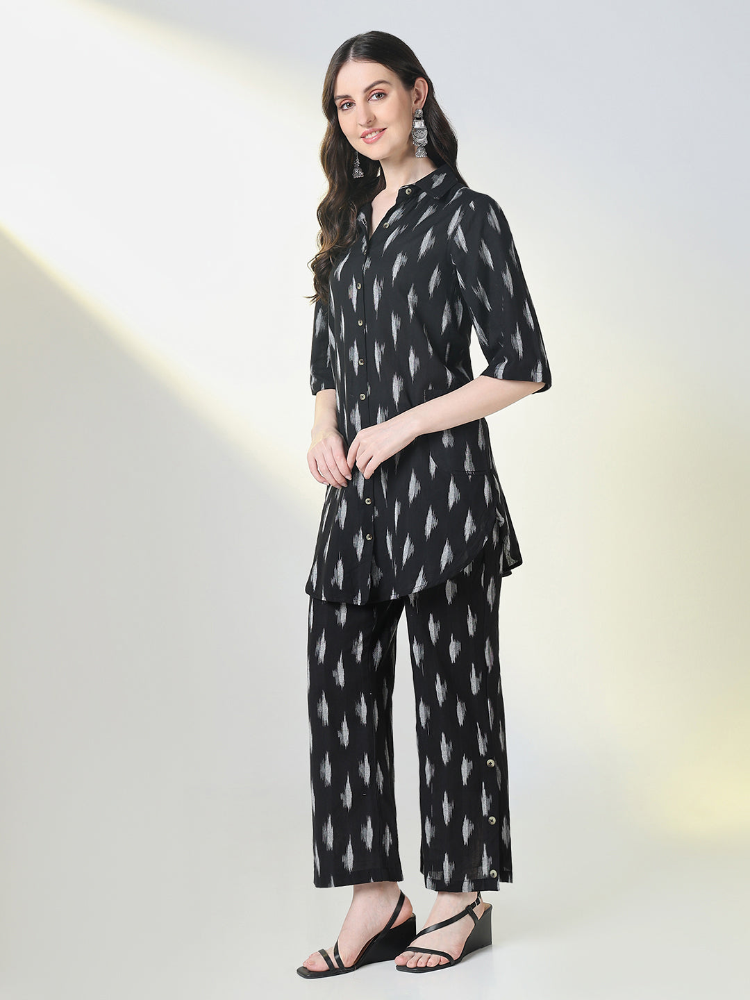 Women Black Geometric Straight Kurta Set