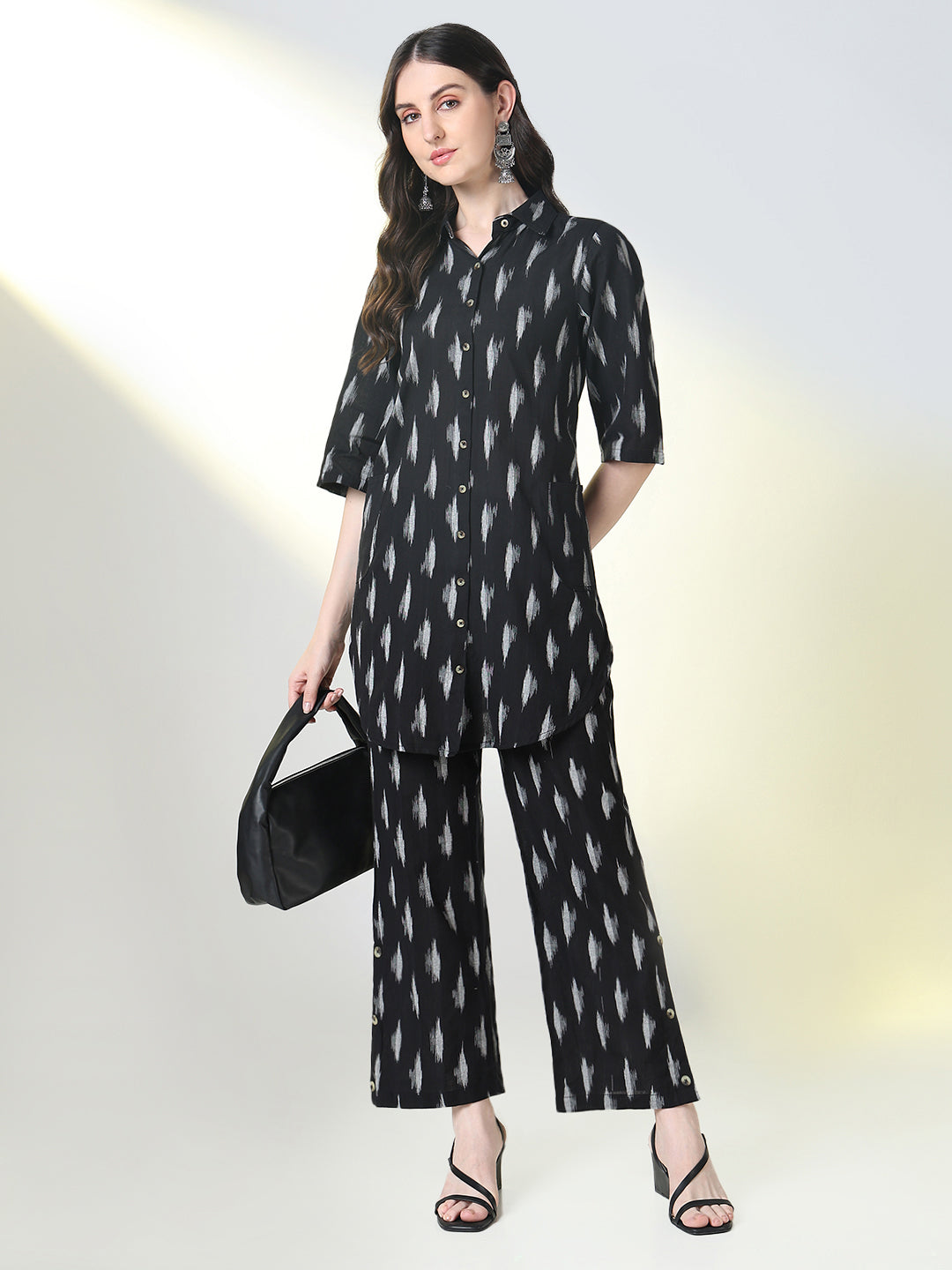 Women Black Geometric Straight Kurta Set