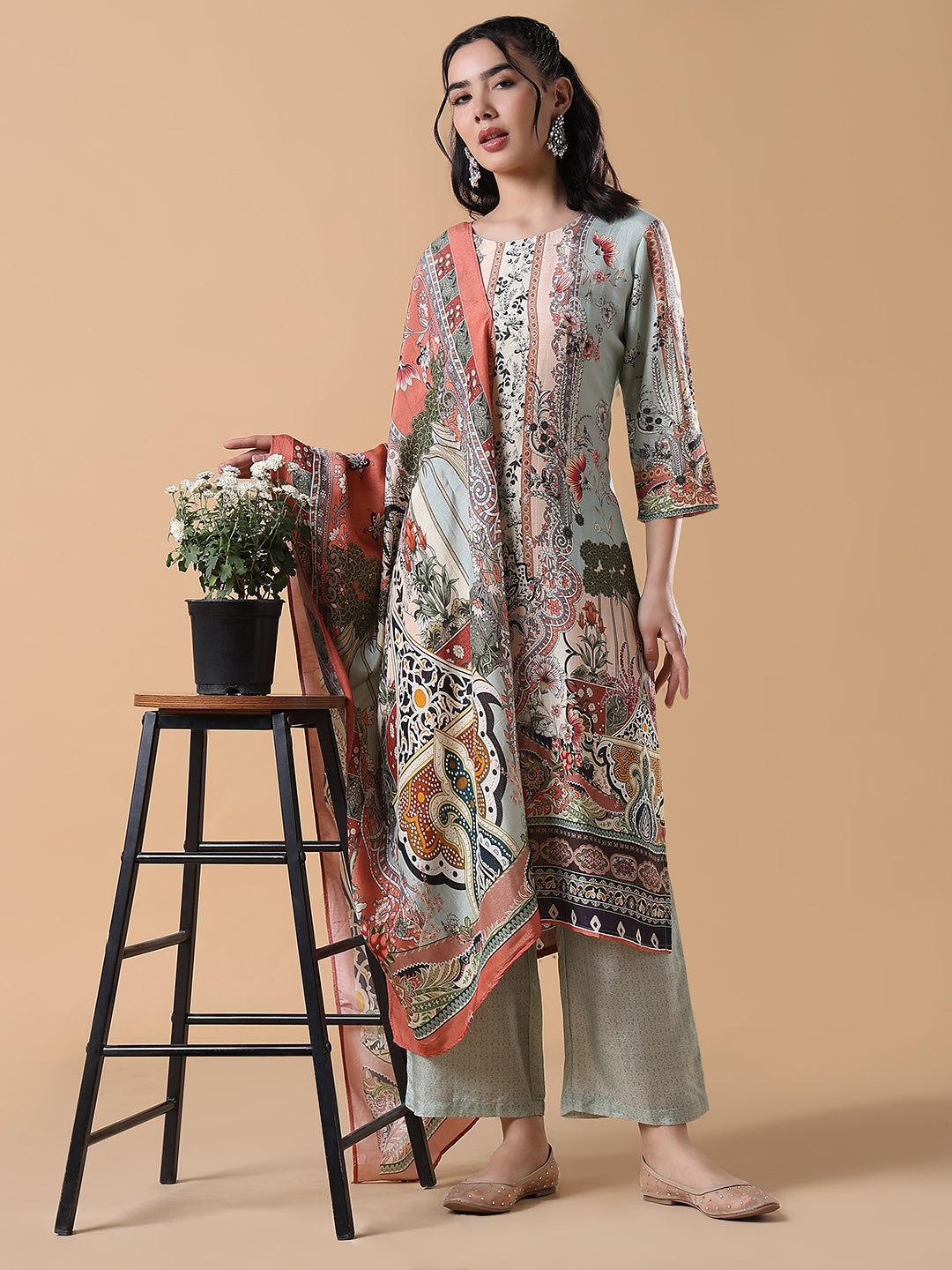 Women Floral Straight Sequinned Green Kurta Set with Dupatta